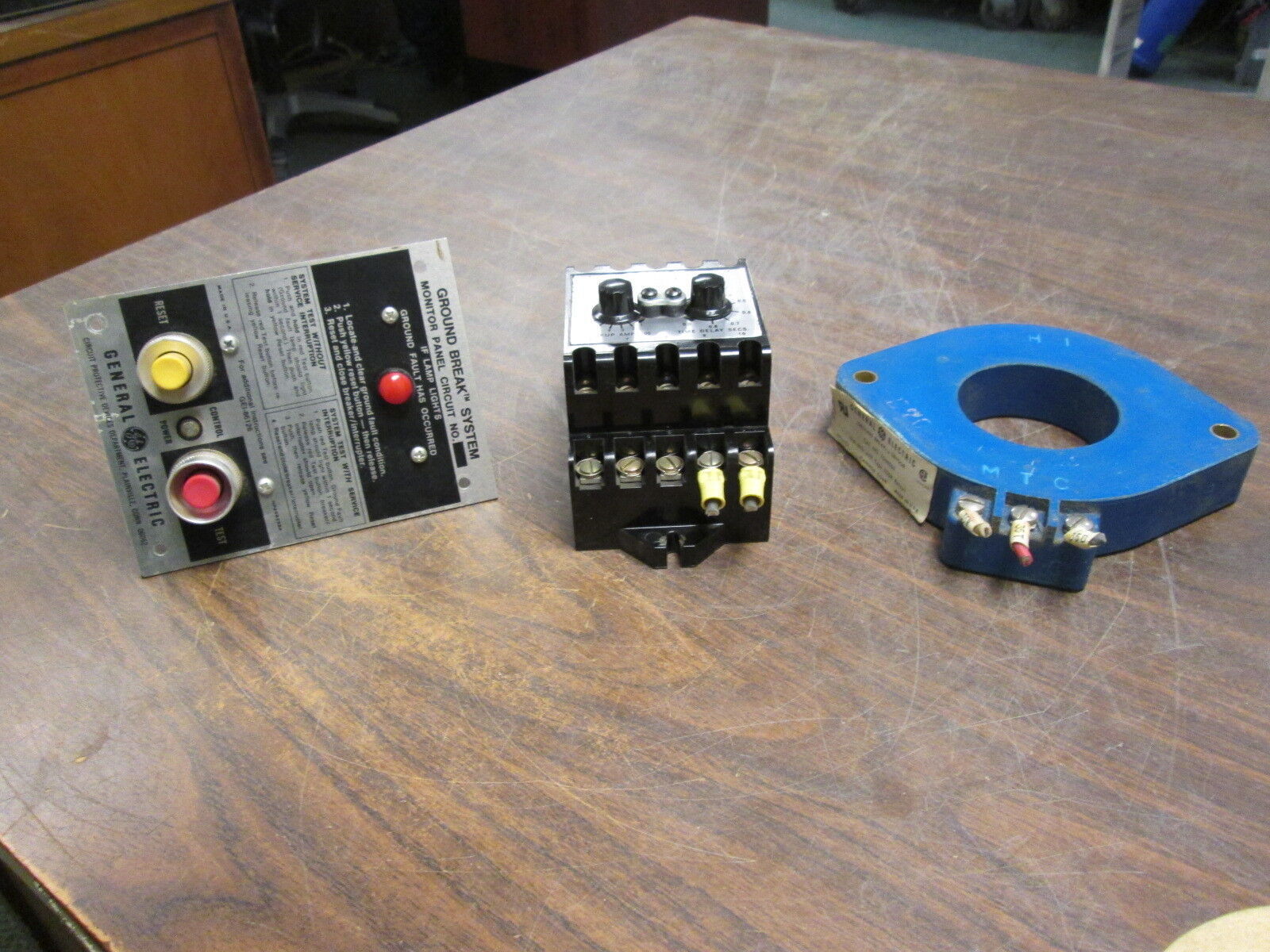 GE Ground Break System TGS0002/TSRR12/TGSMP Sensor: 1600A Panel: 120VAC Used