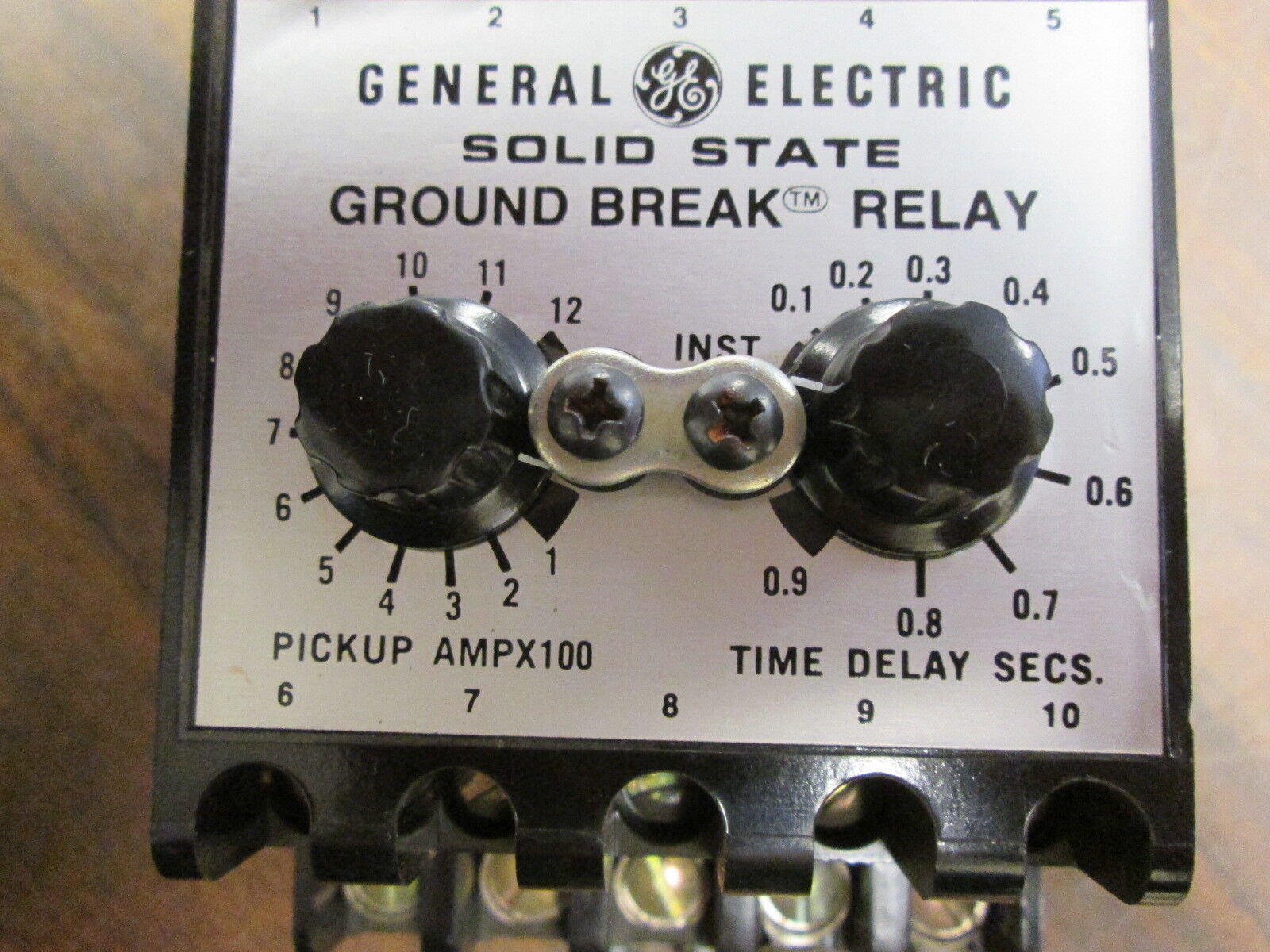 GE Ground Break System TGS0002/TSRR12/TGSMP Sensor: 1600A Panel: 120VAC Used