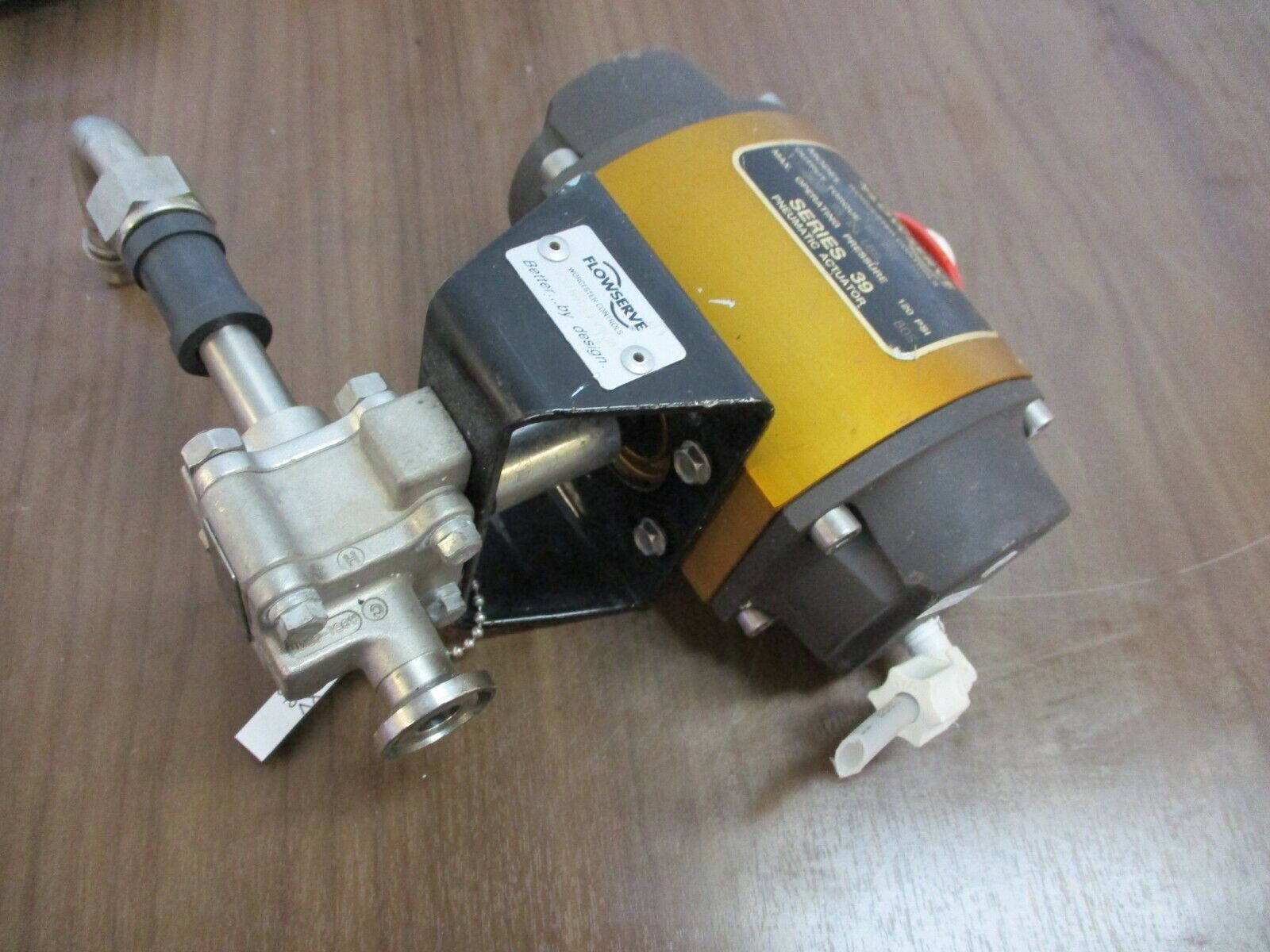Flowserve, Series 39 Pneumatic Actuator, Part #: 10 39 SN R6 Used