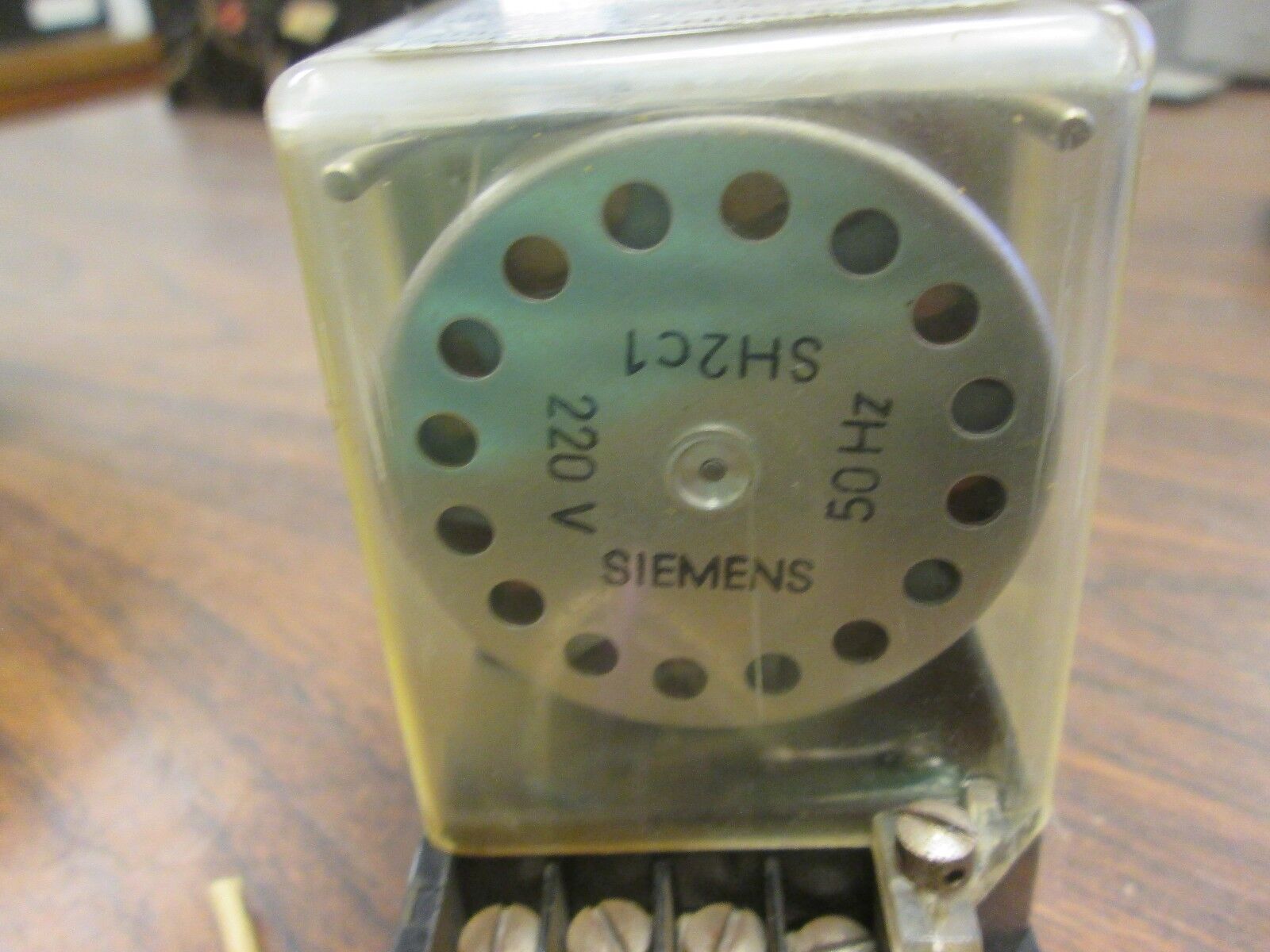 Eberle & Co Timer 605 , 0.5-26 Sec. 220V 3A 50Hz *Cracked Corner* Used