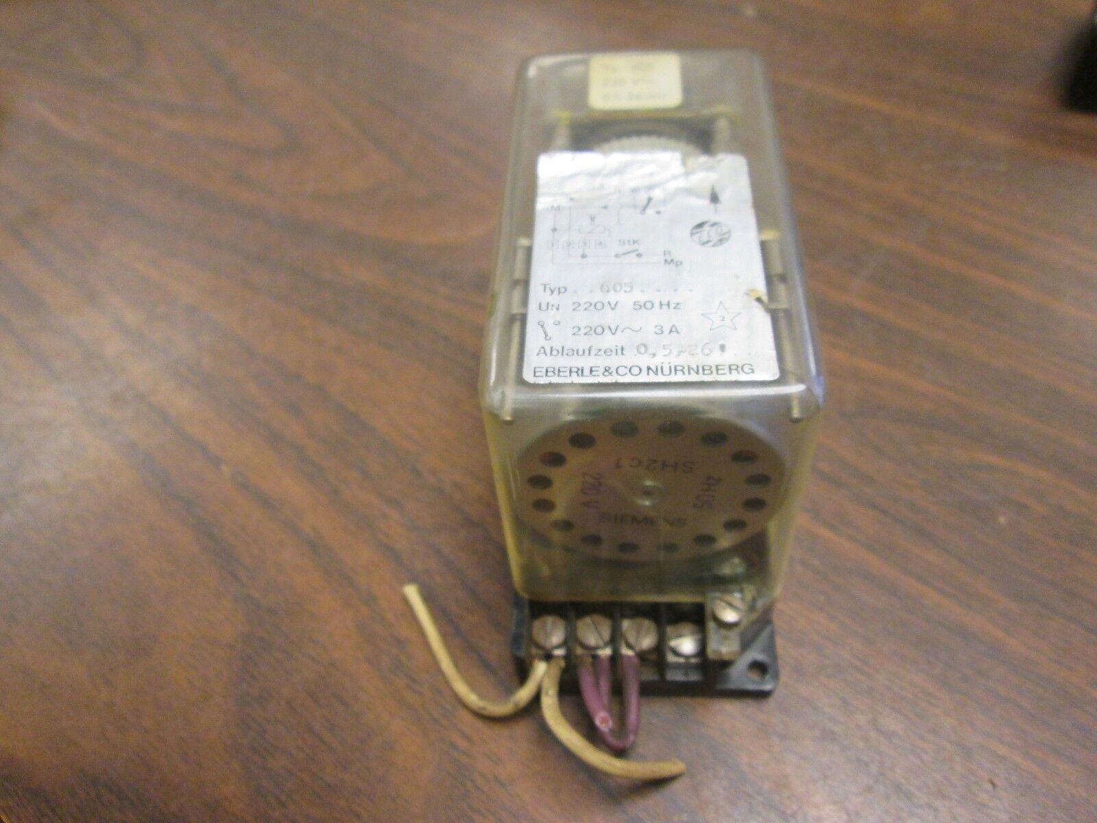 Eberle & Co Timer 605 , 0.5-26 Sec. 220V 3A 50Hz *Cracked Corner* Used