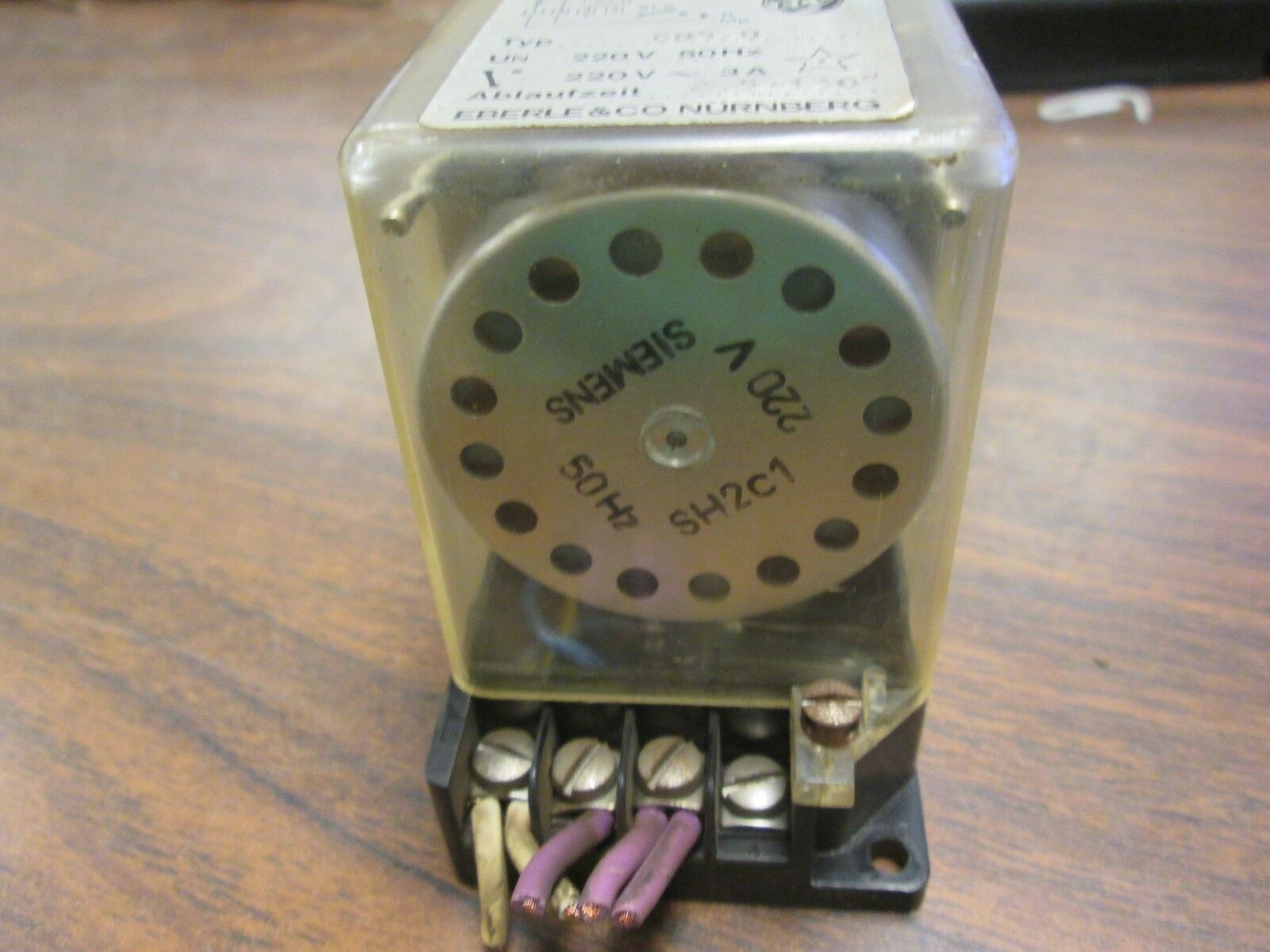 Eberle & Co Timer 605.0 , 2.5-130 Sec. 220V 3A 50Hz *Cracked Corner* Used