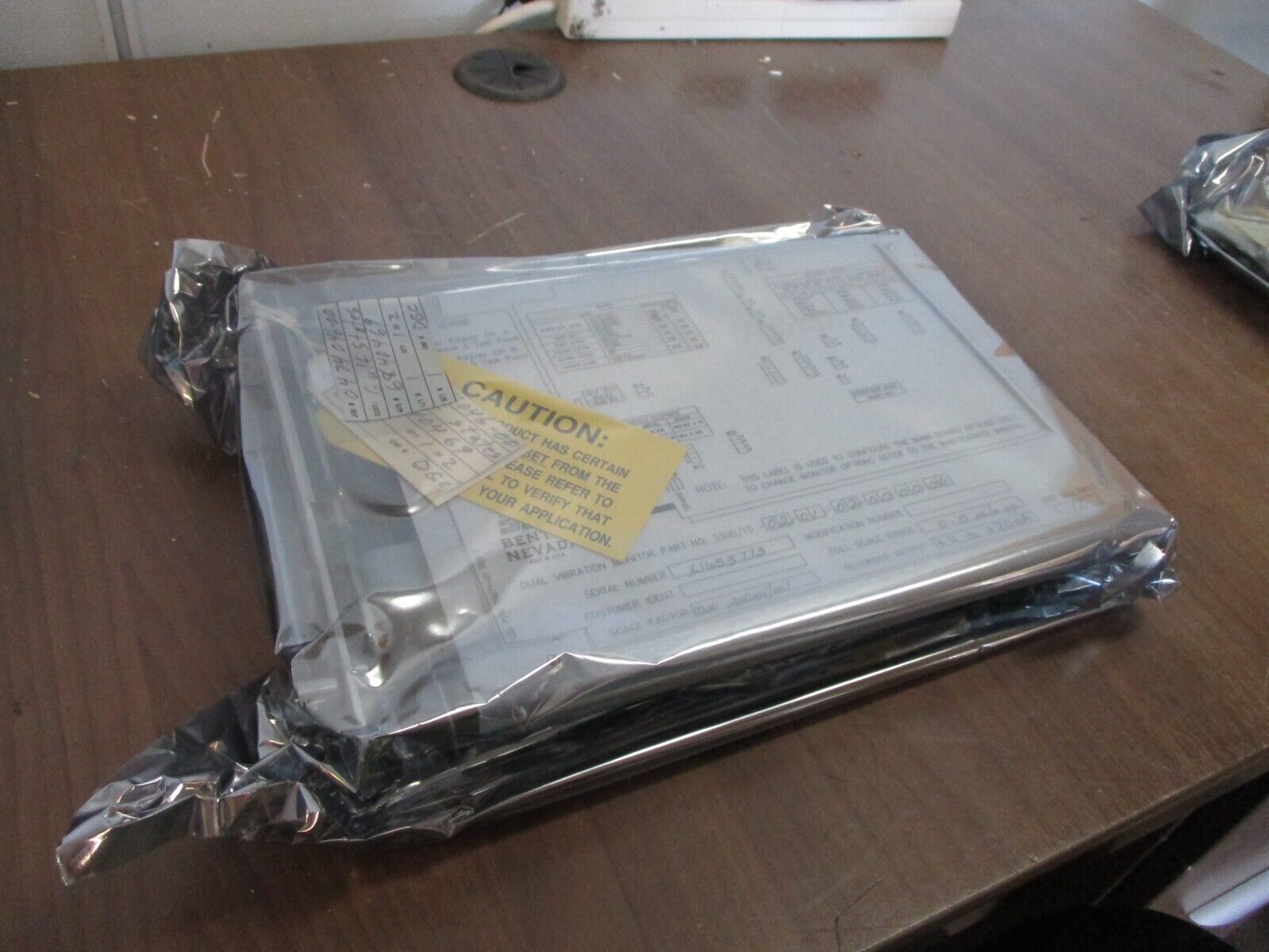 Bently Nevada 3300 Dual Vibration Monitor 3300/15-02-01-02-00-00-00 New Surplus