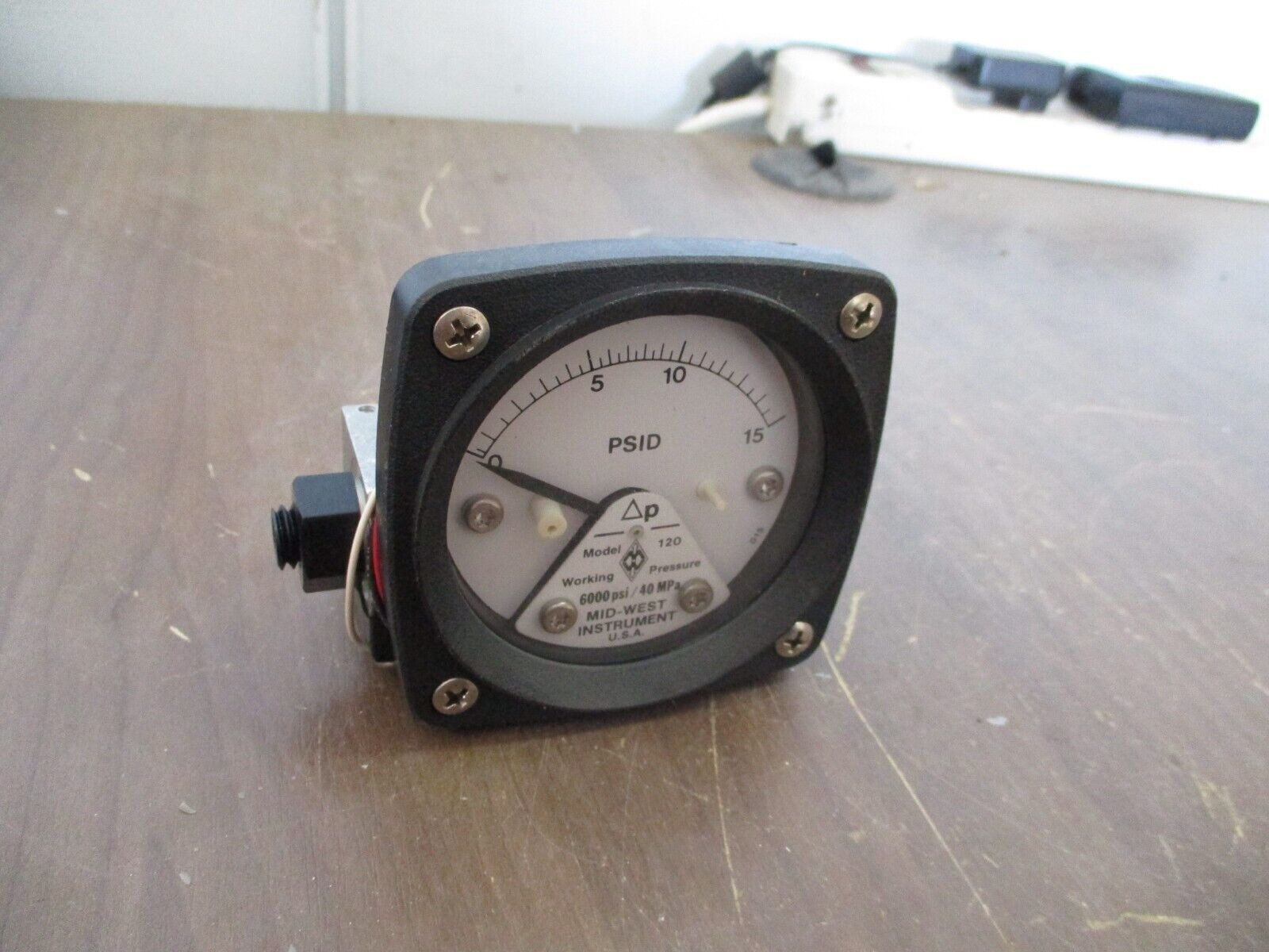 Mid-West Instrument Filter Minder Gauge Model 120 Range: 0-15PSID *No Box*