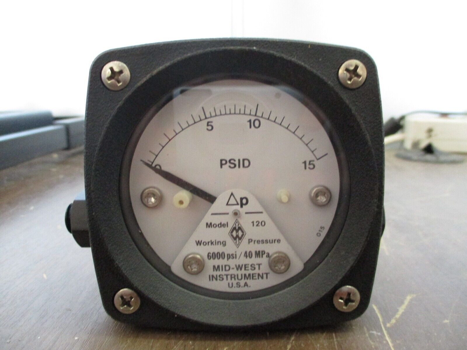 Mid-West Instrument Filter Minder Gauge Model 120 Range: 0-15PSID *No Box*