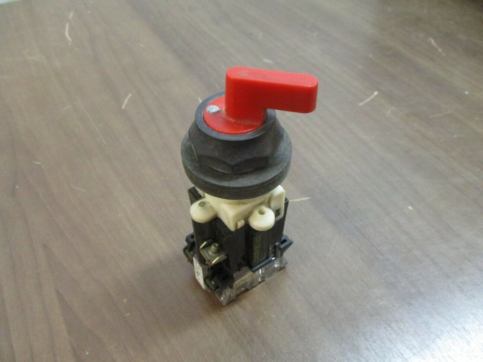 Westinghouse Selector Switch PB1T1P Model B 120V 50/60Hz Red Used