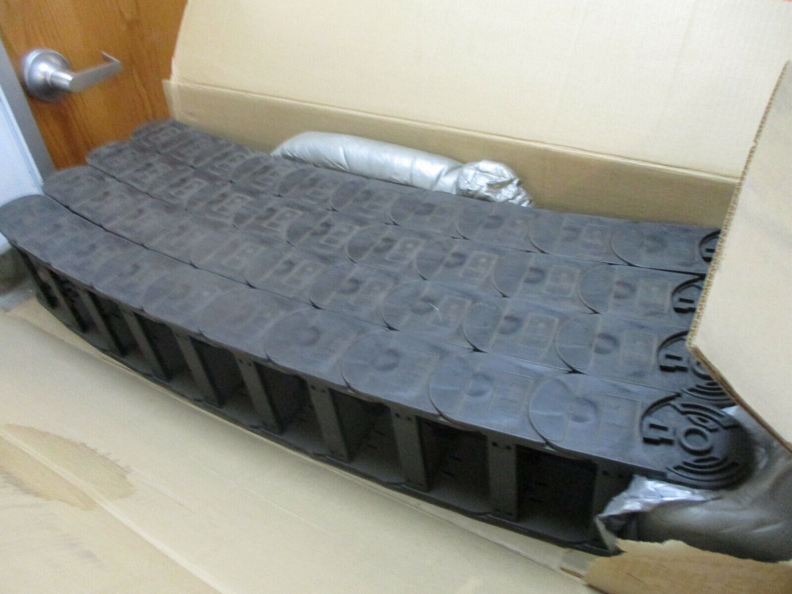 Igus Energy Chain 142.01.200 Length: 12ft New Surplus