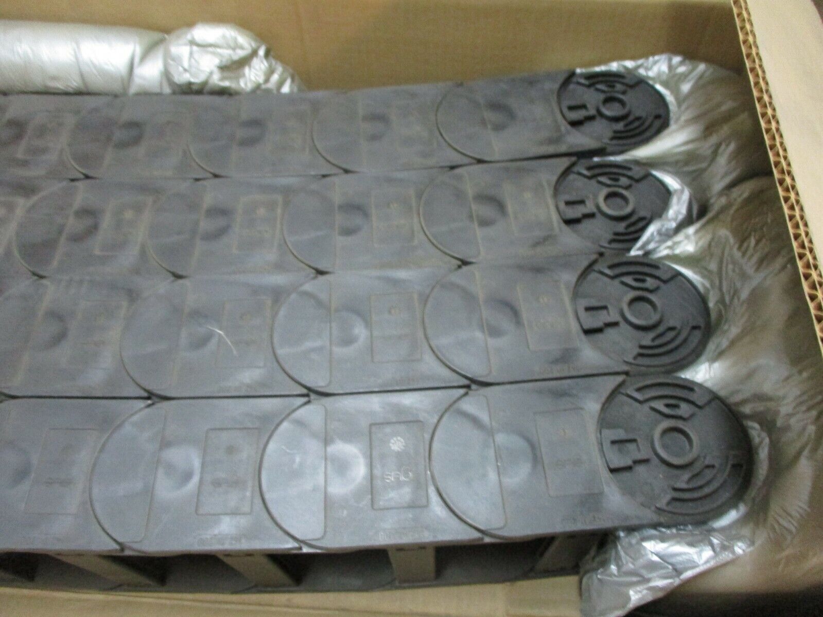 Igus Energy Chain 142.01.200 Length: 12ft New Surplus