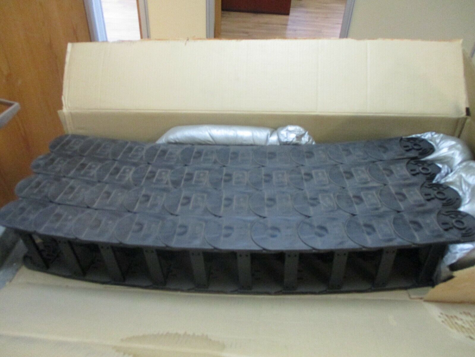 Igus Energy Chain 142.01.200 Length: 12ft New Surplus