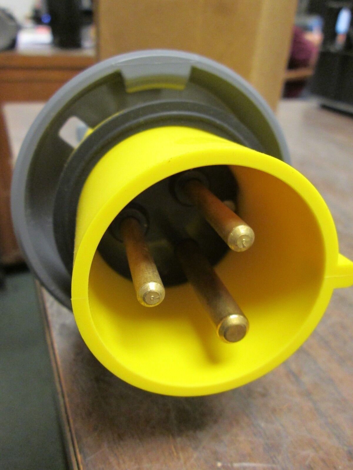 Hubbell Watertight Plug 330P4W 30A 125V 2P 3W New Surplus