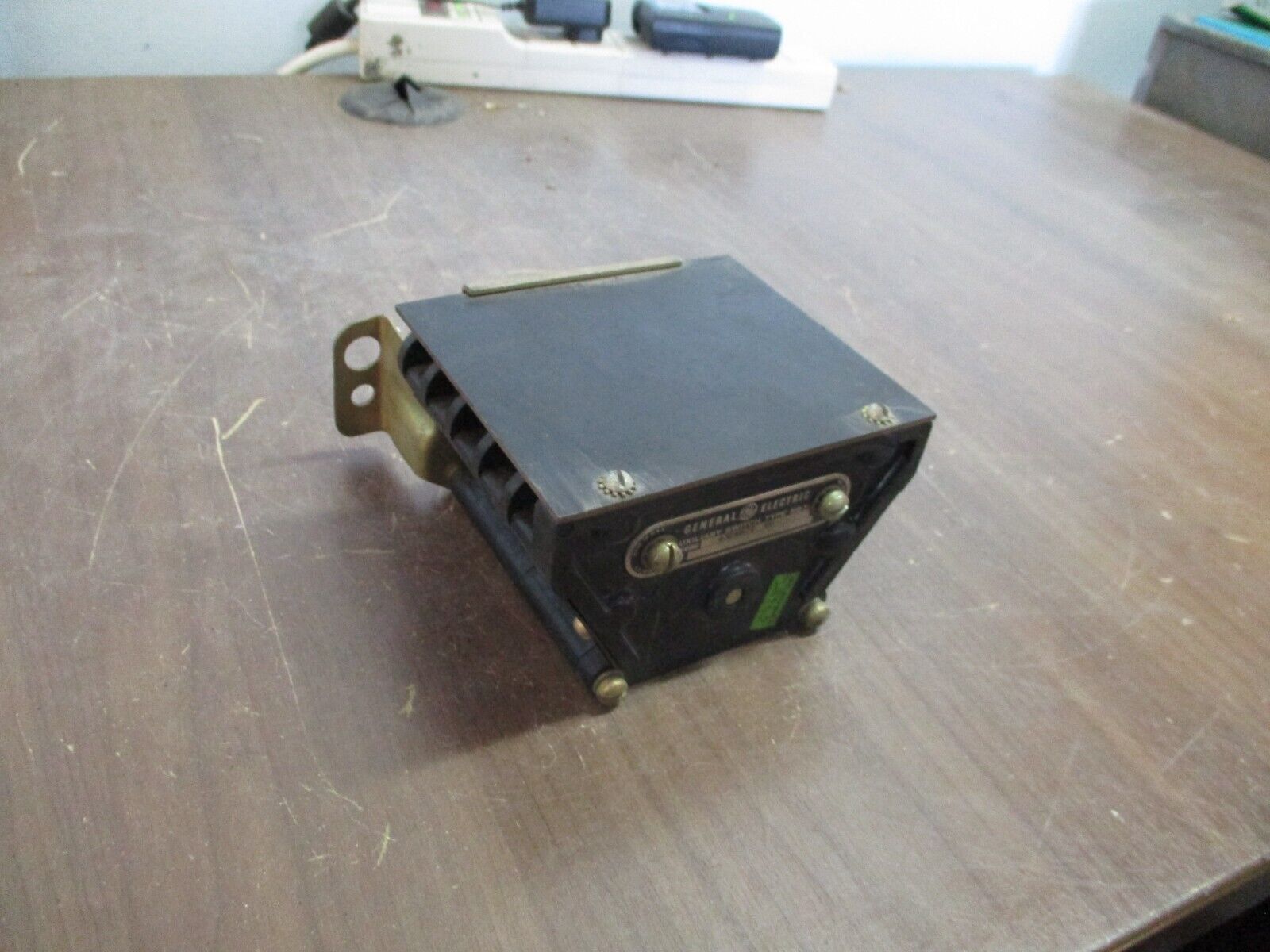 GE Type SB-12 Auxiliary Switch 432A671 G5 Used