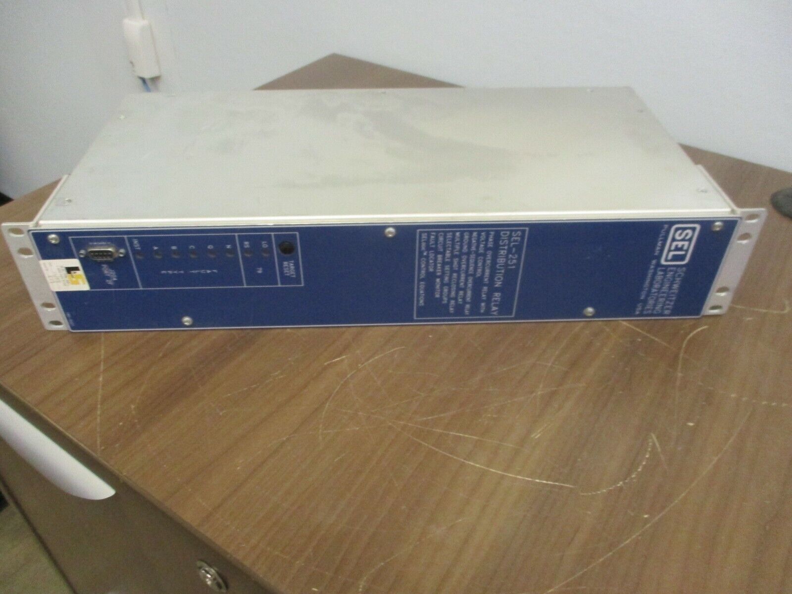SEL Model SEL-251 Distribution Relay 251000-4556UVGB Power Supply:125VAC/DC Used