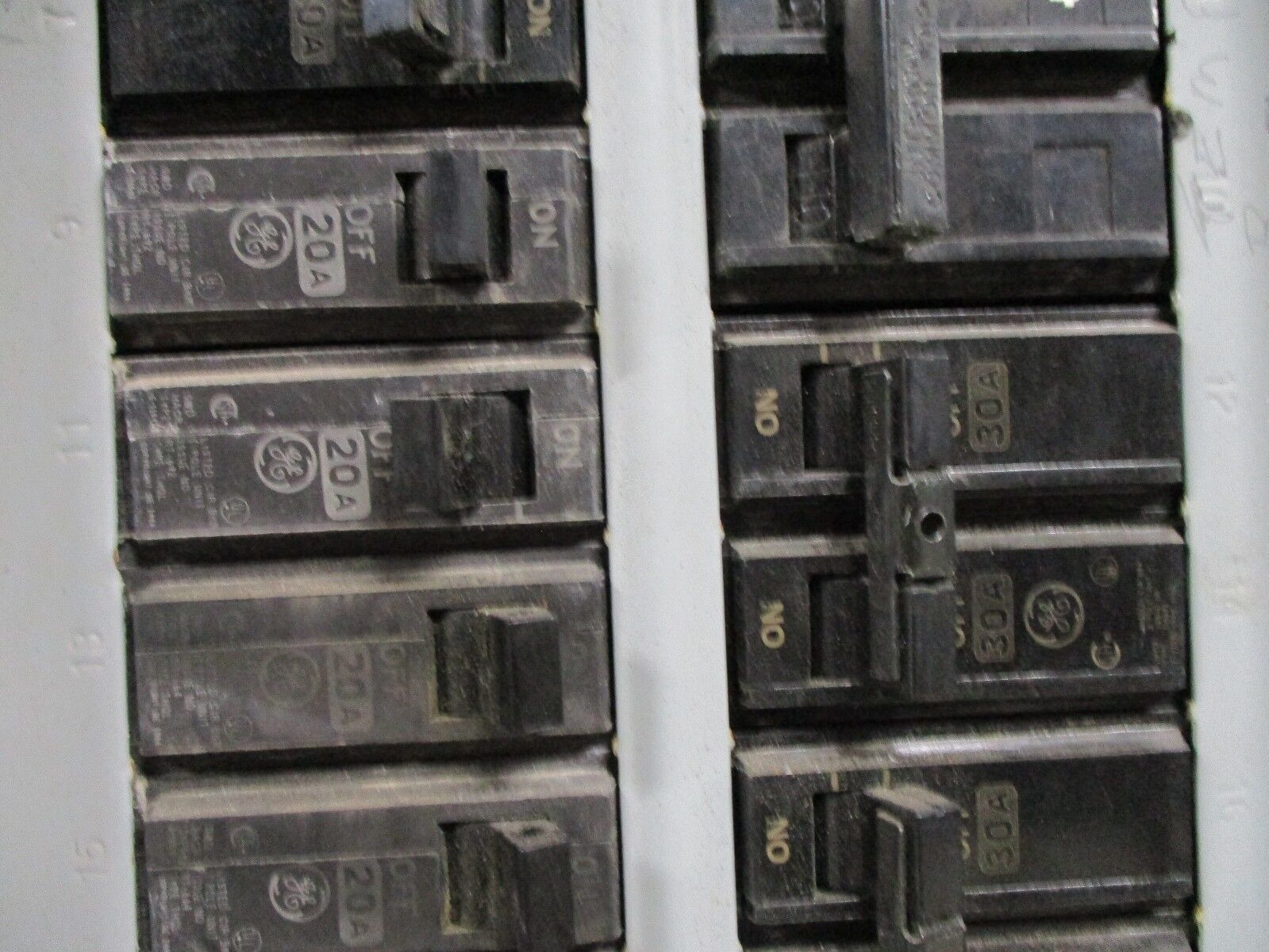 GE Main Lug Circuit Breaker Panel TLM4020CCU MOD6 200A Max 120/208V 1Ph Used