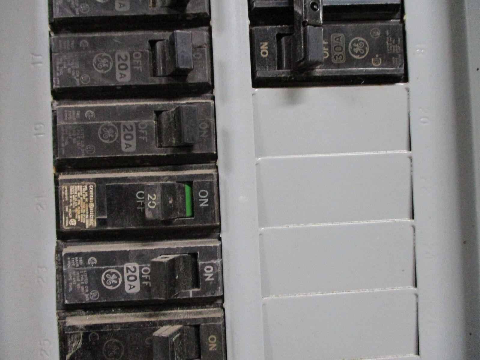 GE Main Lug Circuit Breaker Panel TLM4020CCU MOD6 200A Max 120/208V 1Ph Used