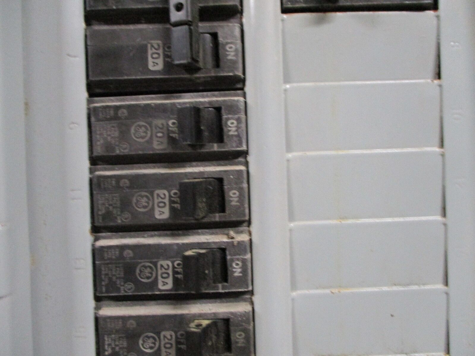 GE Main Lug Circuit Breaker Panel TLM4020CCU MOD6 200A Max 120/208V 1Ph Used