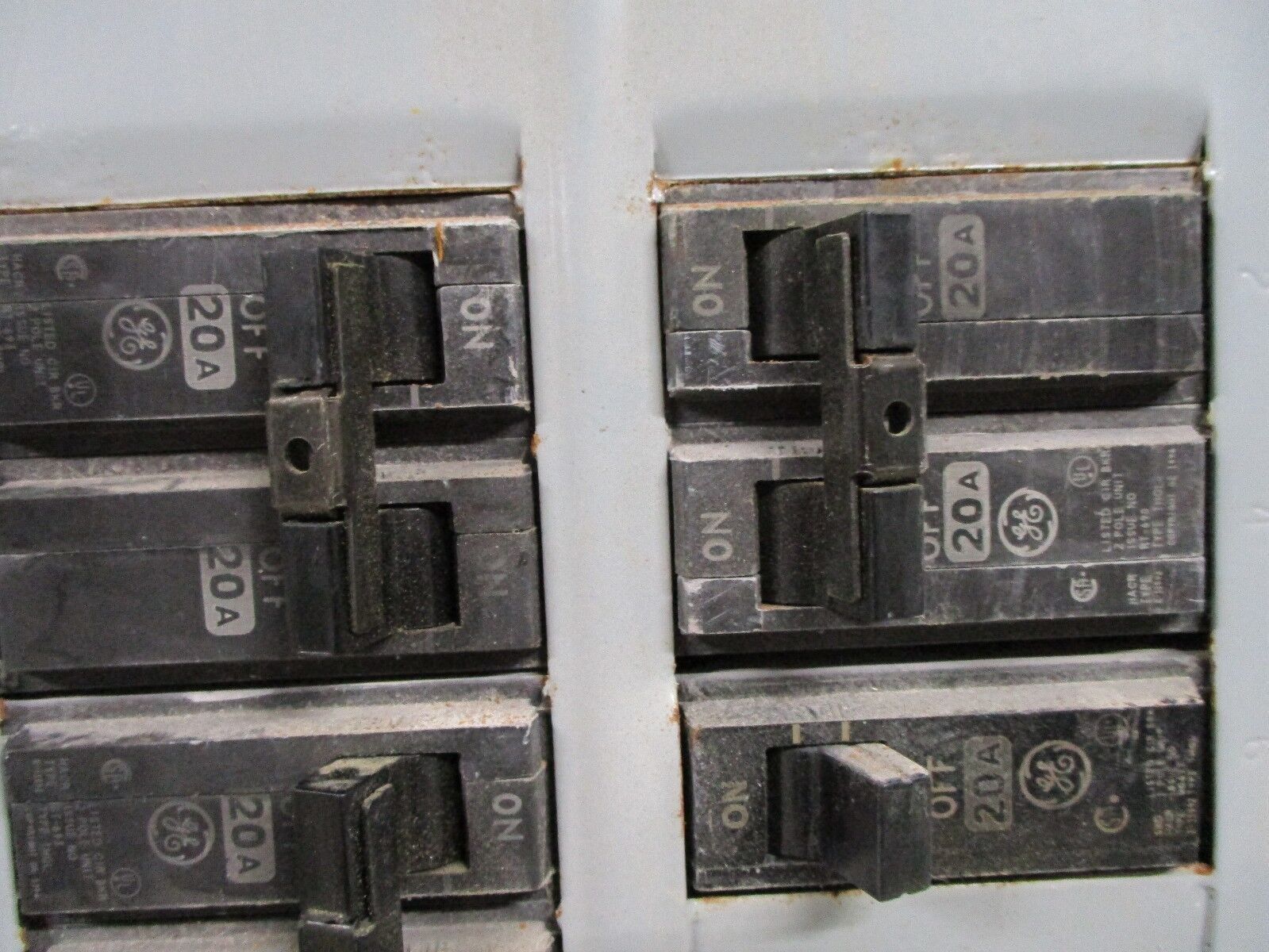 GE Main Lug Circuit Breaker Panel TLM4020CCU MOD6 200A Max 120/208V 1Ph Used