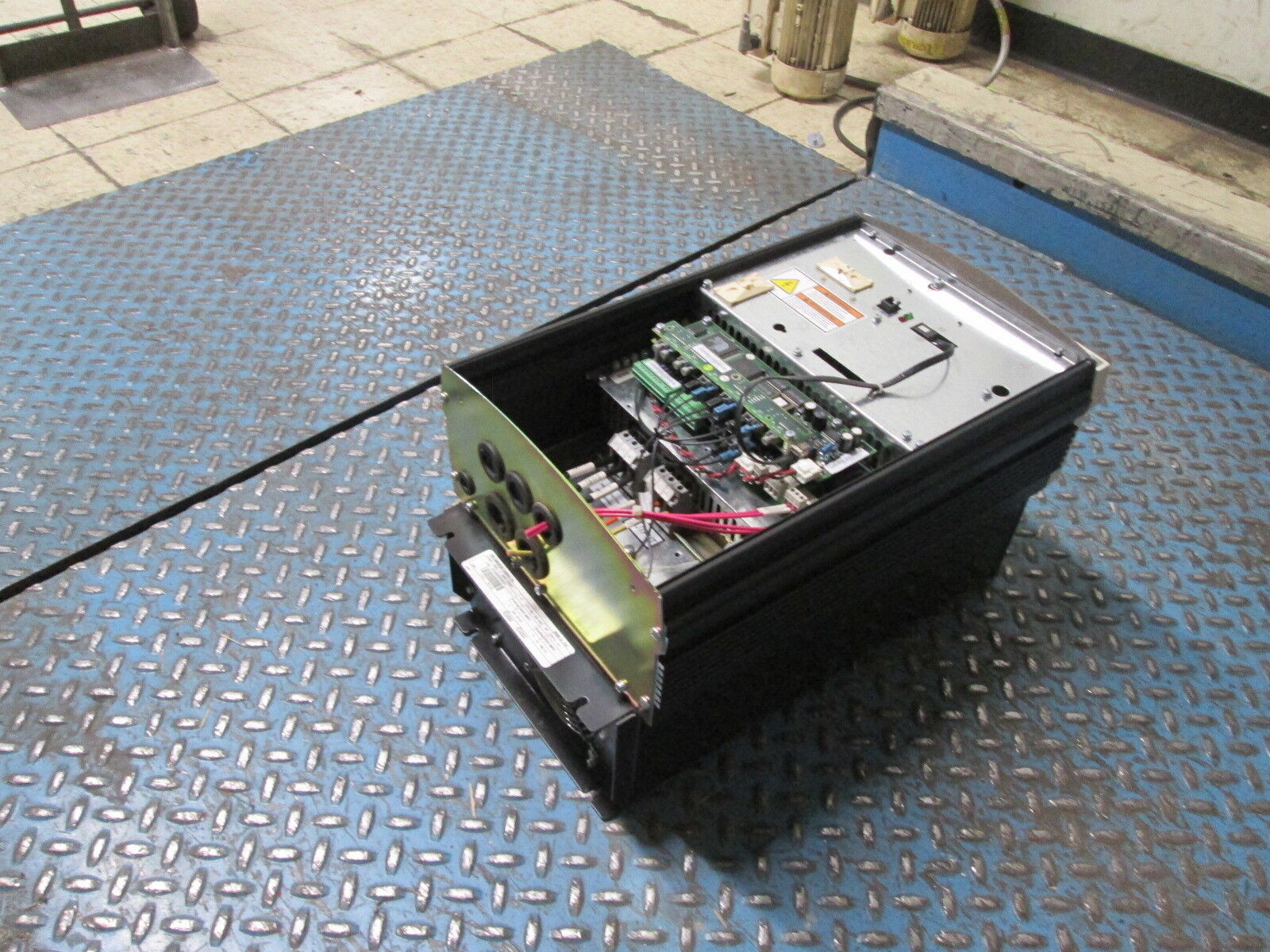 ABB ACS 600 AC Drive ACS601-0025-4-000B1200801 25HP No Cover w/out Keypad Used