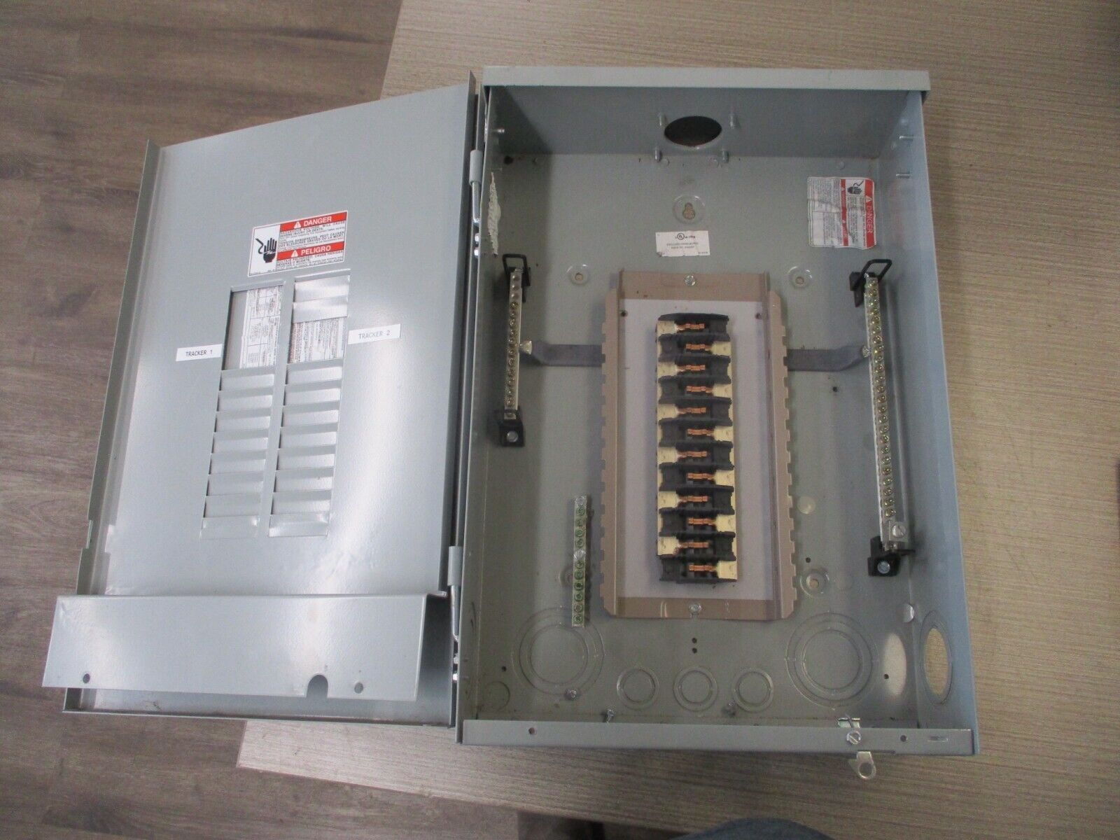 Eaton 3R Load Center CH22B100R 125A 120/240V 24-Slot