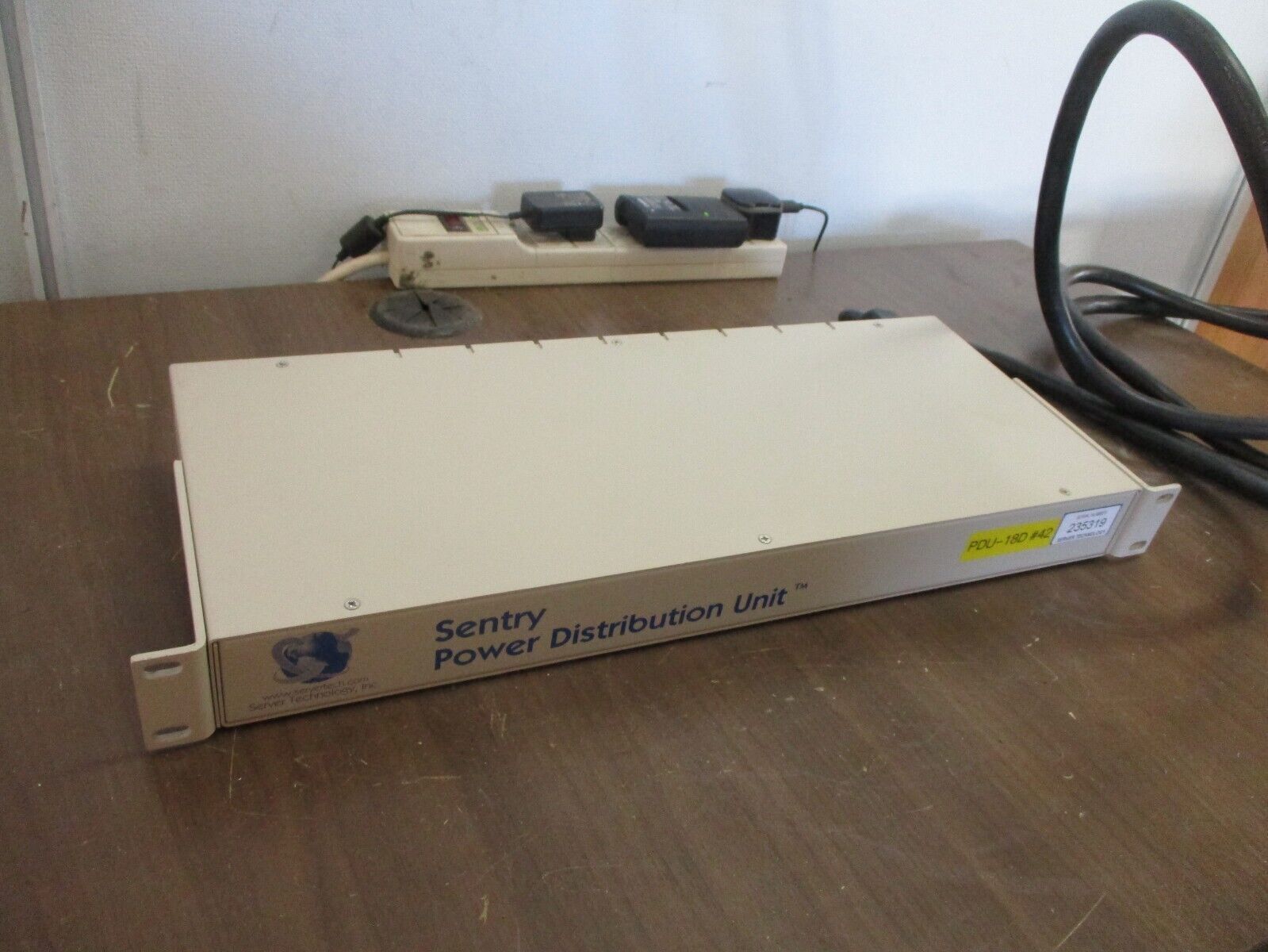 Server Technology Distribution Unit PTPD-H008-1-05 120V 30A Used