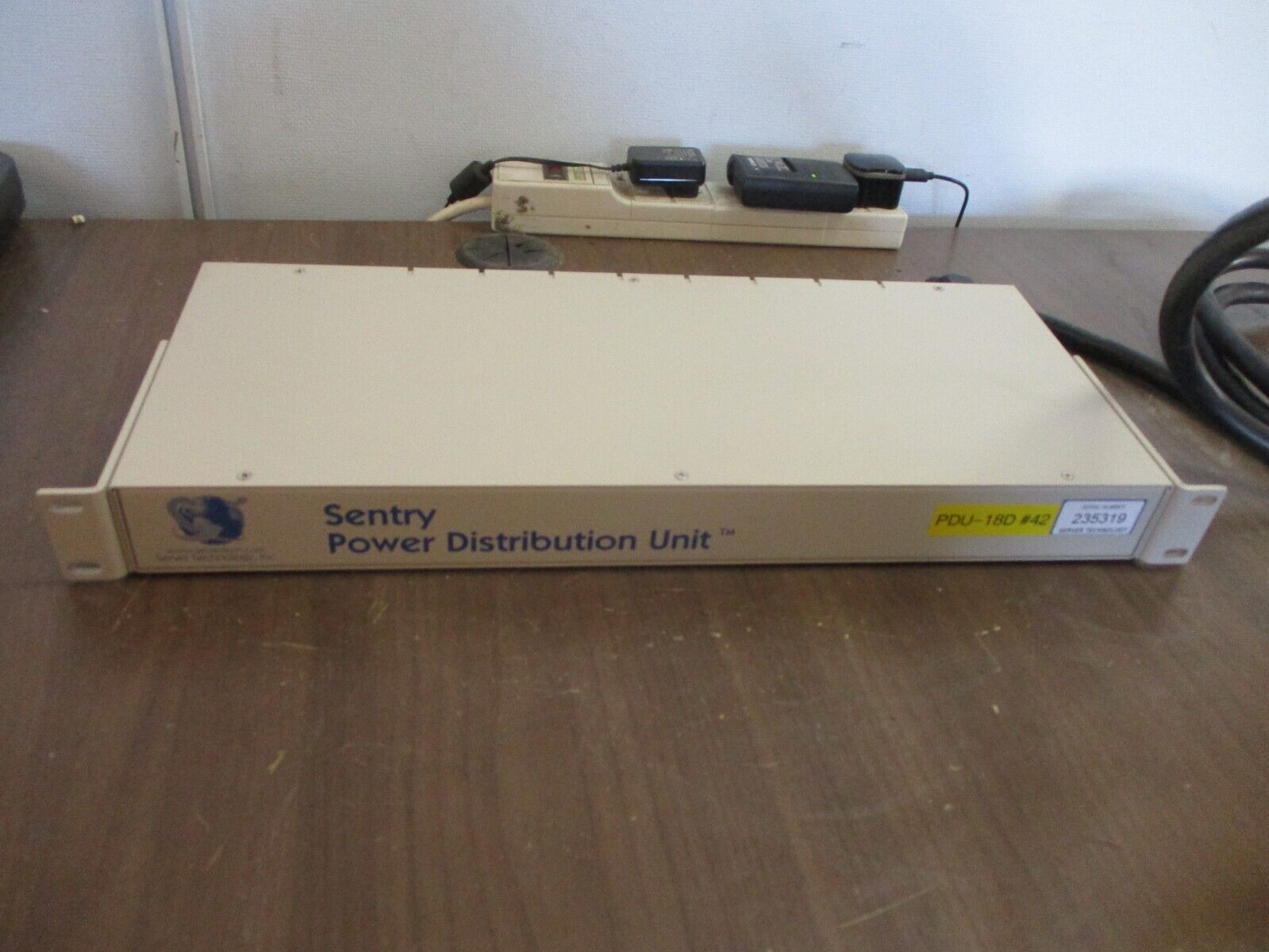 Server Technology Distribution Unit PTPD-H008-1-05 120V 30A Used