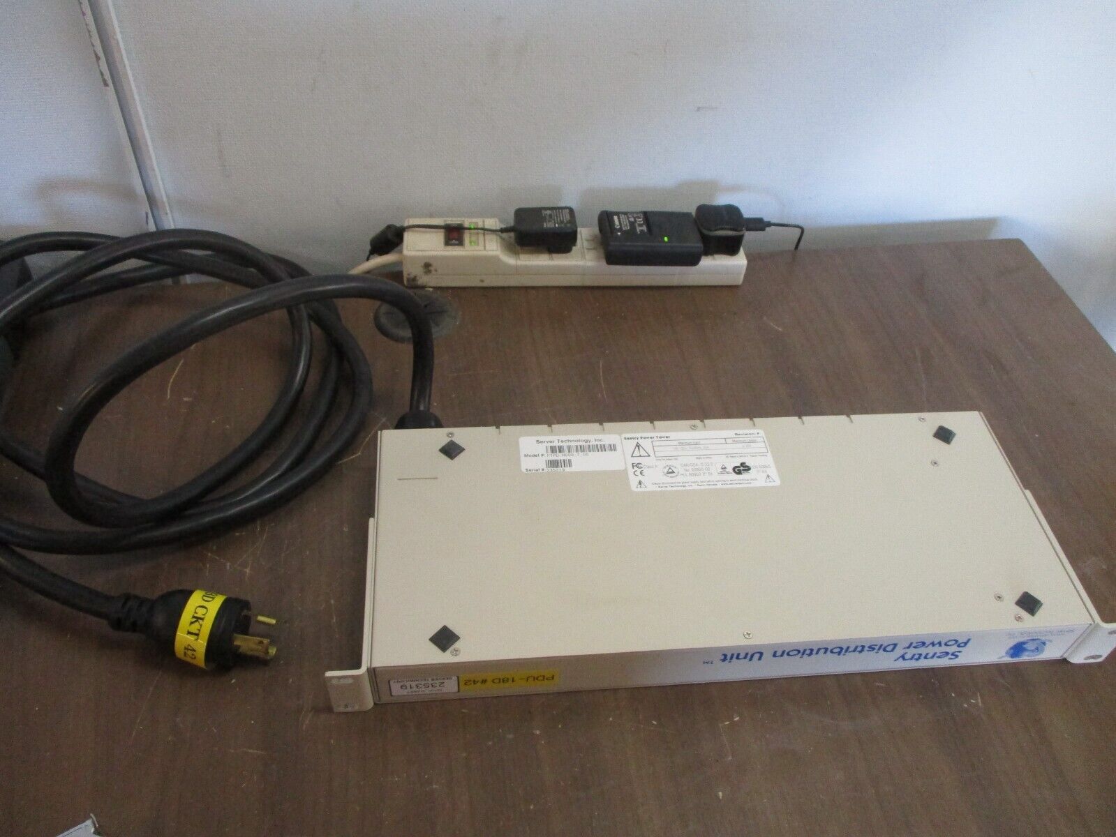 Server Technology Distribution Unit PTPD-H008-1-05 120V 30A Used