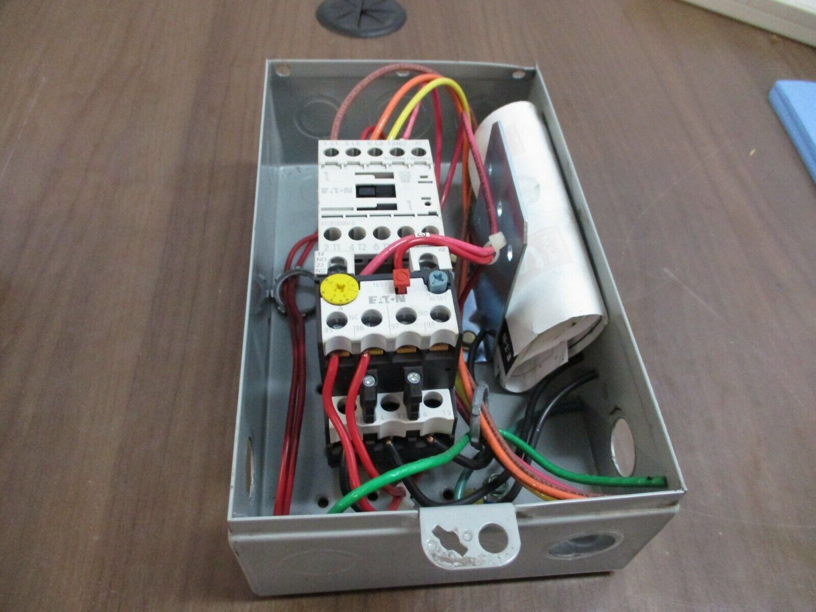 Eaton Enclosed Starter ECX09C1CAA 480V Coil Trip: 6 - 10A Used