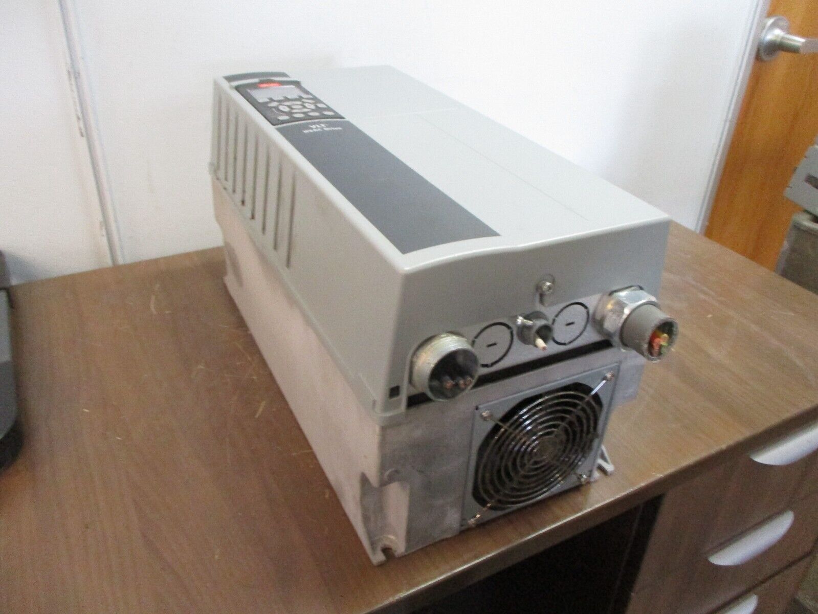 Danfoss VLT AC Drive 131B3531 25HP 3Ph w/ Keypad Used