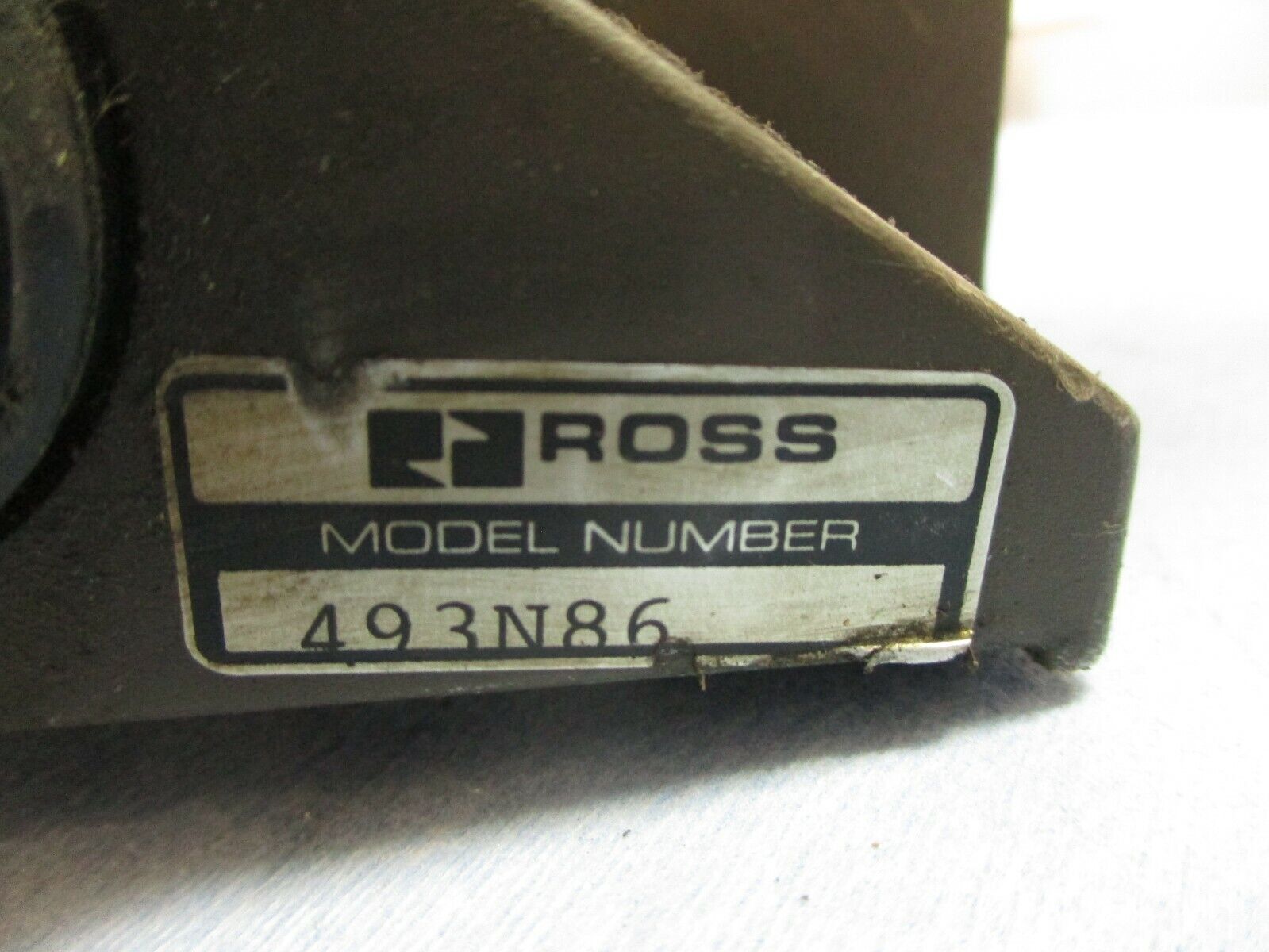 Ross Manifold Base 493N86 w/ (2) Sub Base Model #: 965N91 *Cracked Gauge* Used