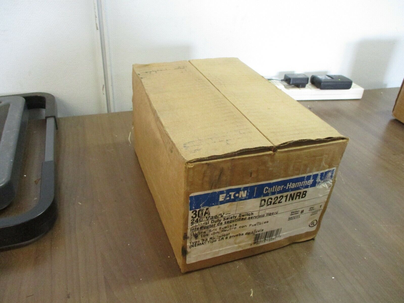 Eaton / Cutler-Hammer Type 3R Fusible Safety Switch / Disconnect DG221NRB 30A 3W