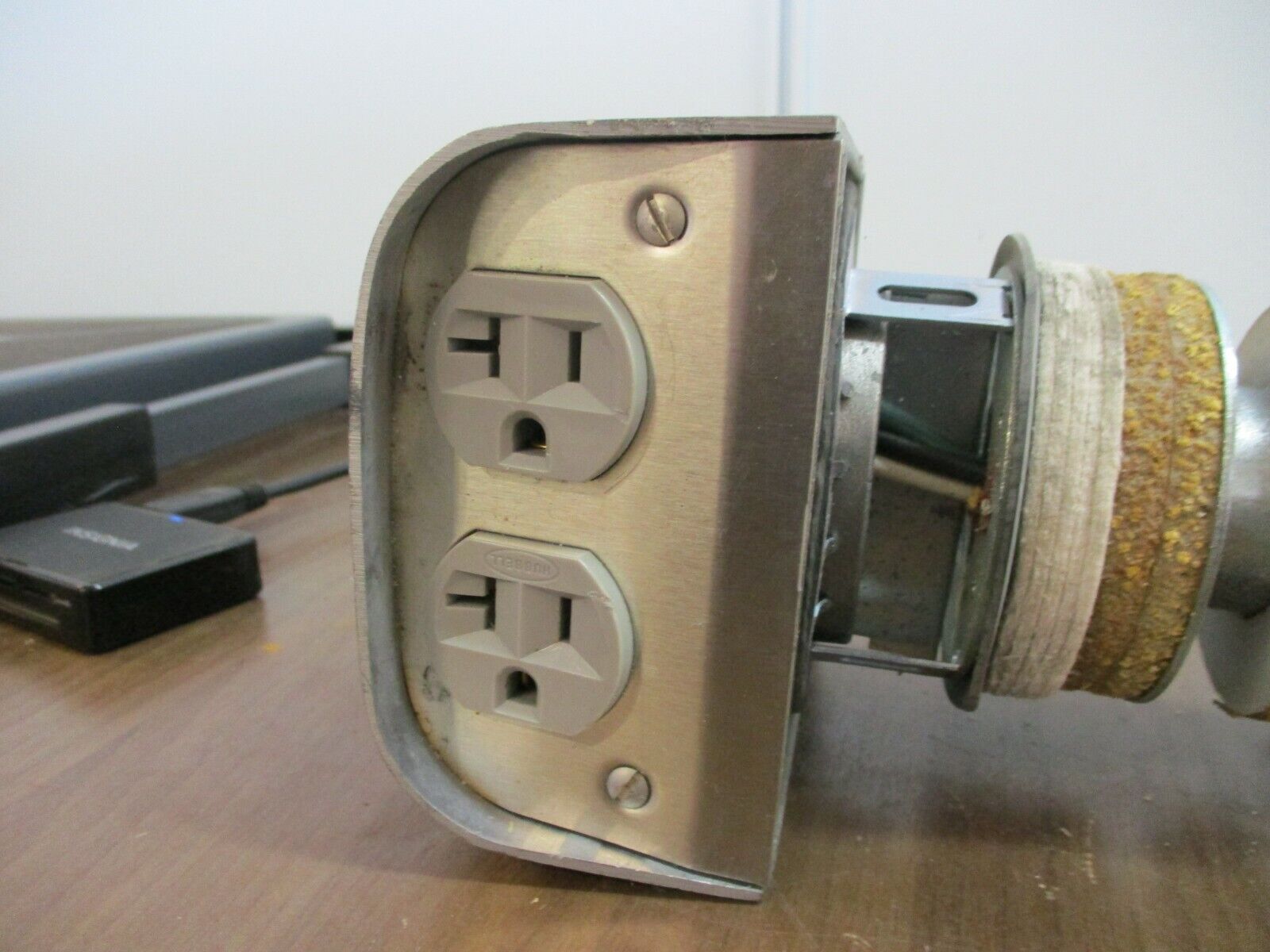 Hubbell Poke Through Duplex Receptacle D70179/PT7P2TC 115V Used