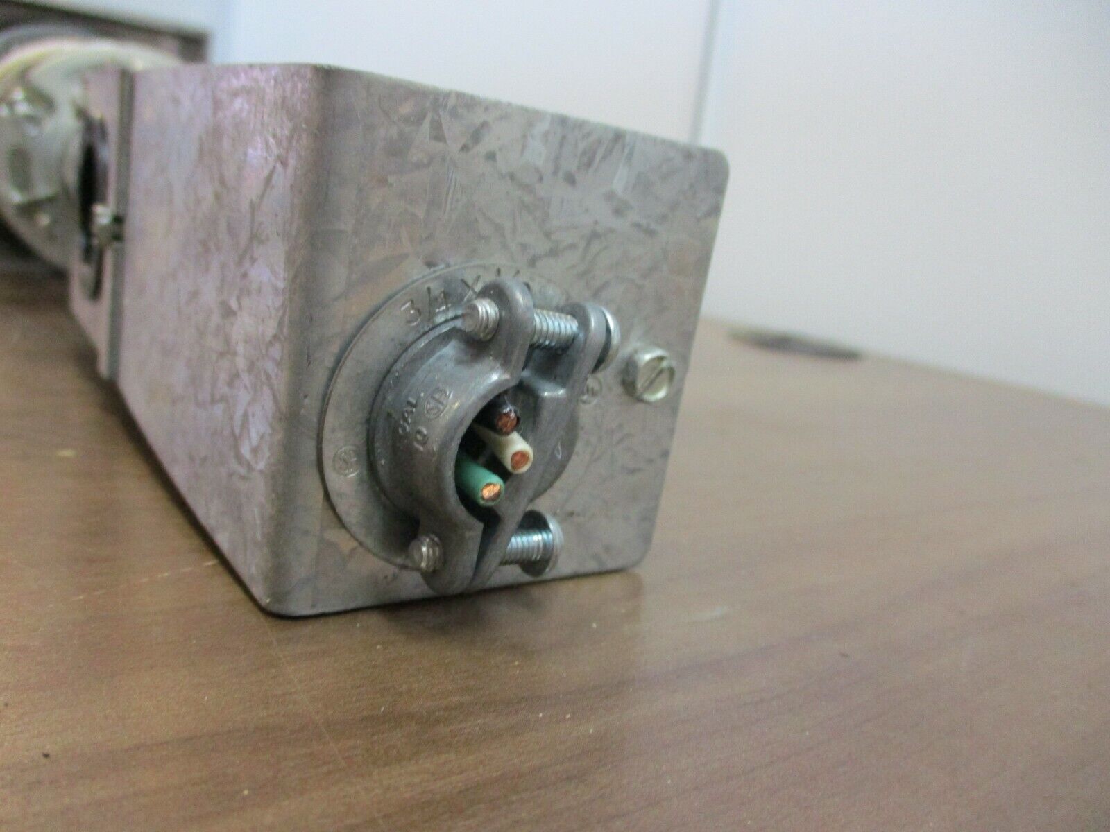 Hubbell Poke Through Duplex Receptacle D70179/PT7P2TC 115V Used