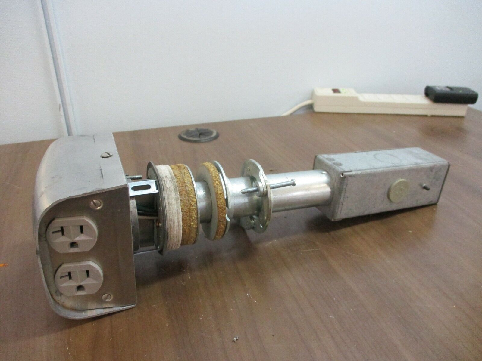 Hubbell Poke Through Duplex Receptacle D70179/PT7P2TC 115V Used