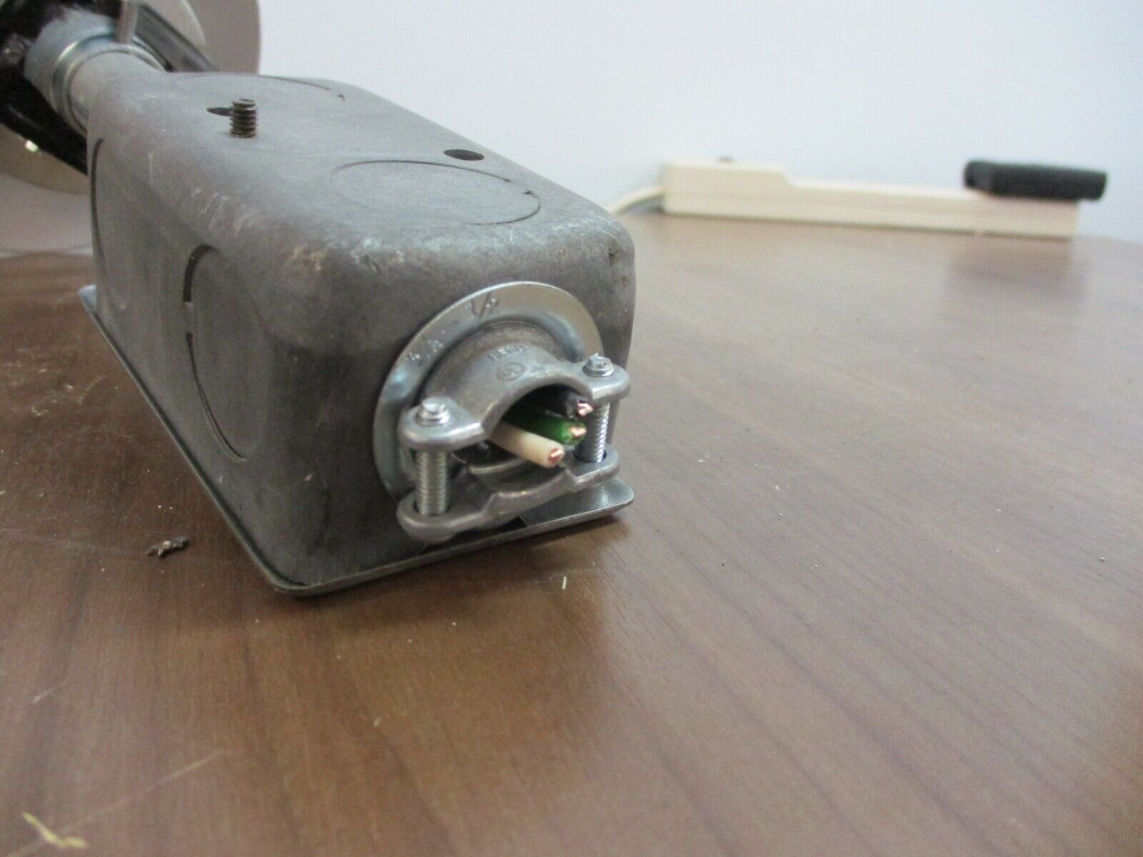 Hubbell Poke Through Duplex Receptacle Flush Mount 115V Used