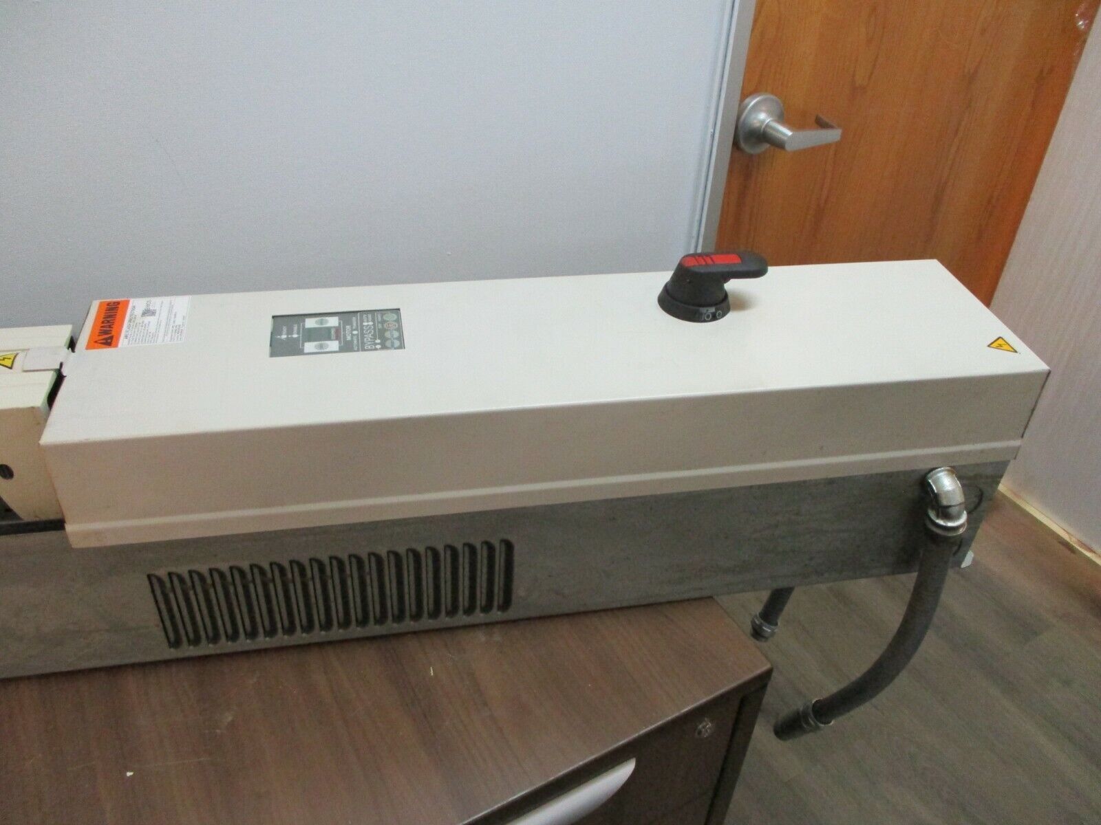 ABB ACH550 AC Drive w/Bypass ACH550-VD-031A-2+F267 10HP 3Ph w/Keypad Used