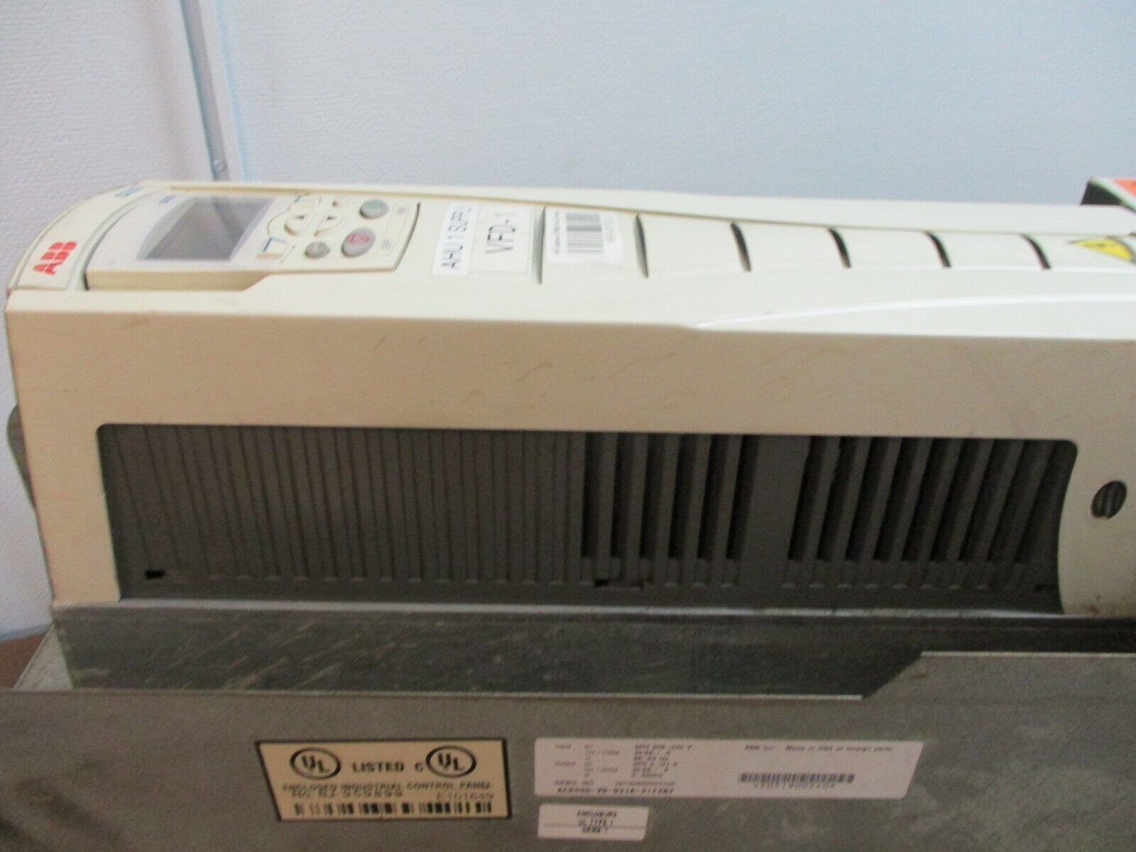 ABB ACH550 AC Drive w/Bypass ACH550-VD-031A-2+F267 10HP 3Ph w/Keypad Used