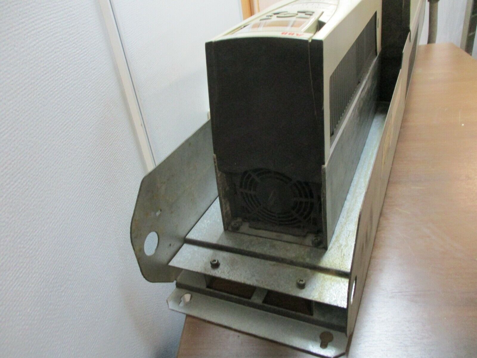 ABB ACH550 AC Drive w/Bypass ACH550-VD-031A-2+F267 10HP 3Ph w/Keypad Used