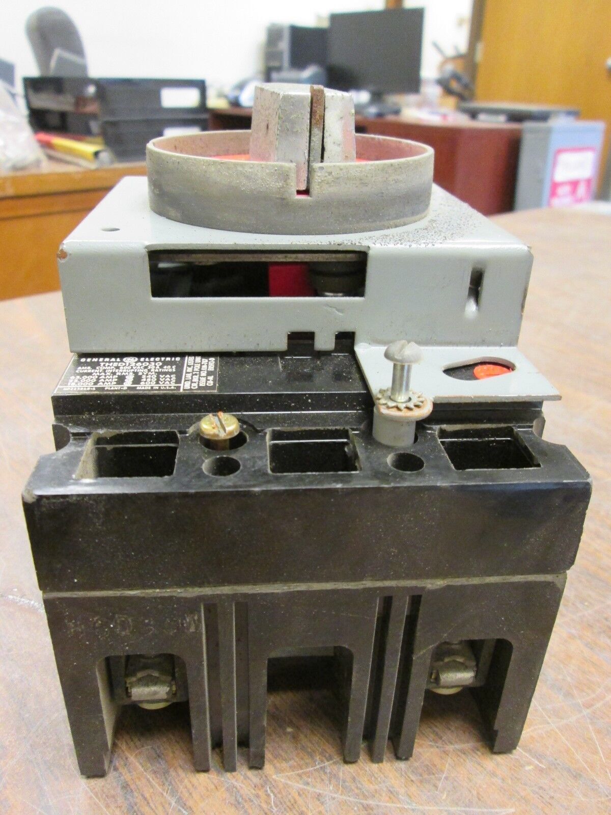 GE Circuit Breaker THED126030 30A 600V 2P Used