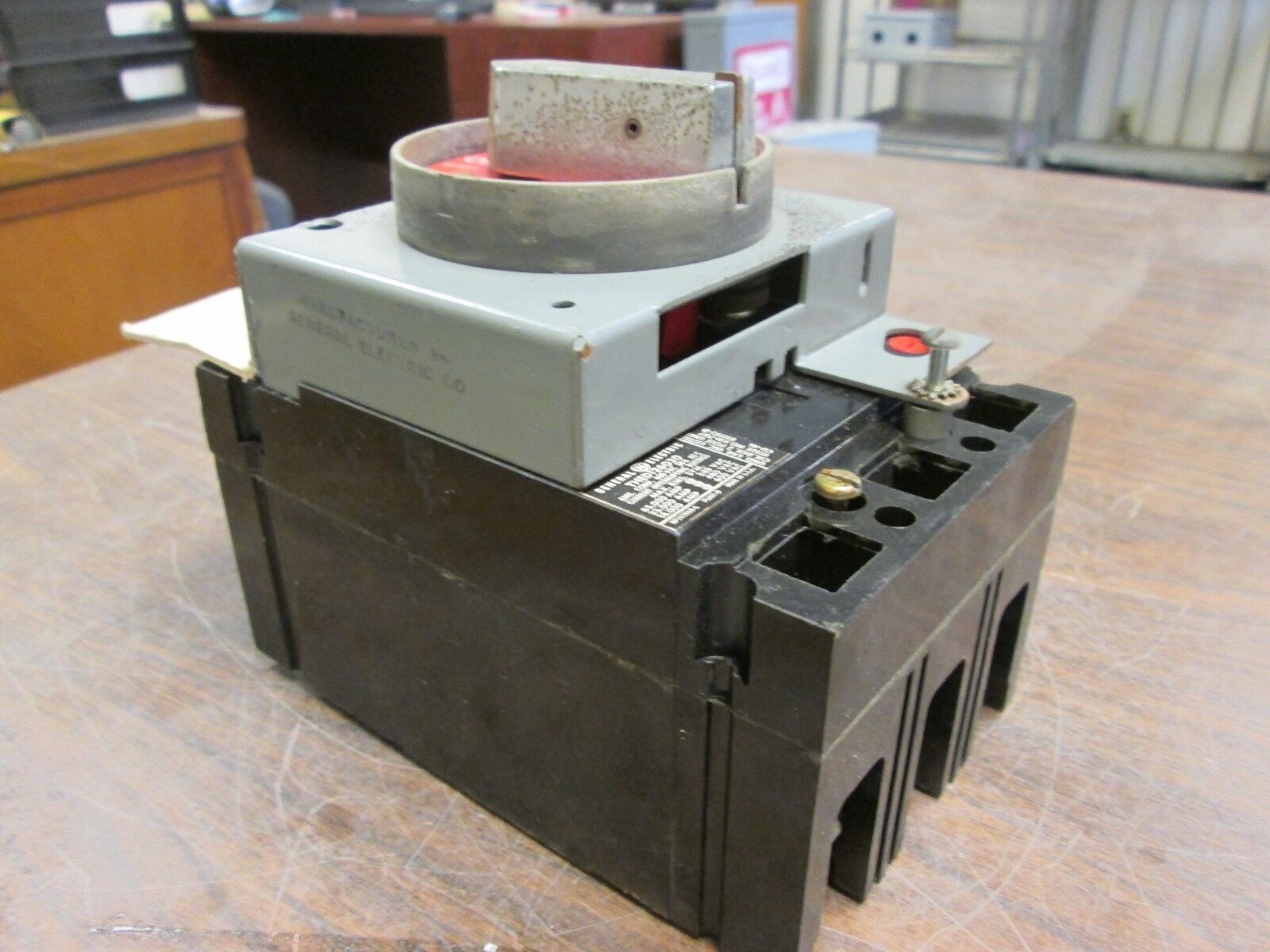 GE Circuit Breaker THED126030 30A 600V 2P Used