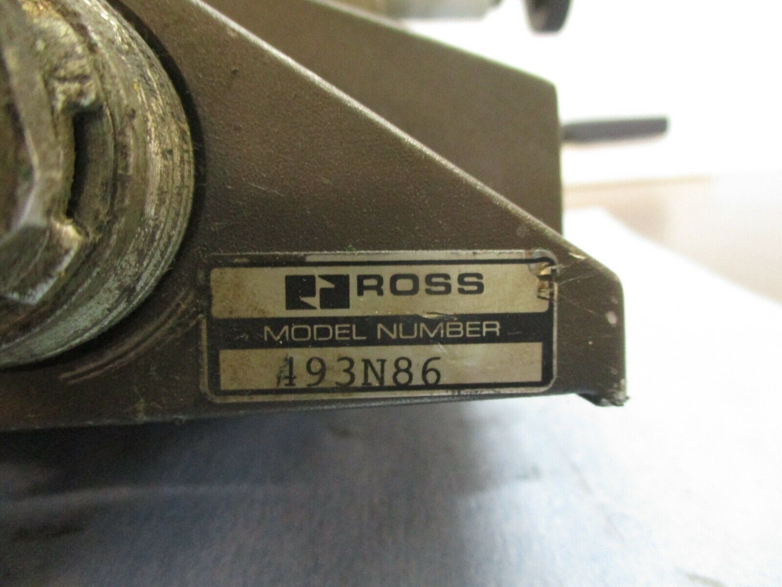 Ross Manifold Base 493N86 w/ (1) Sub Base Model #: 965N91 Used