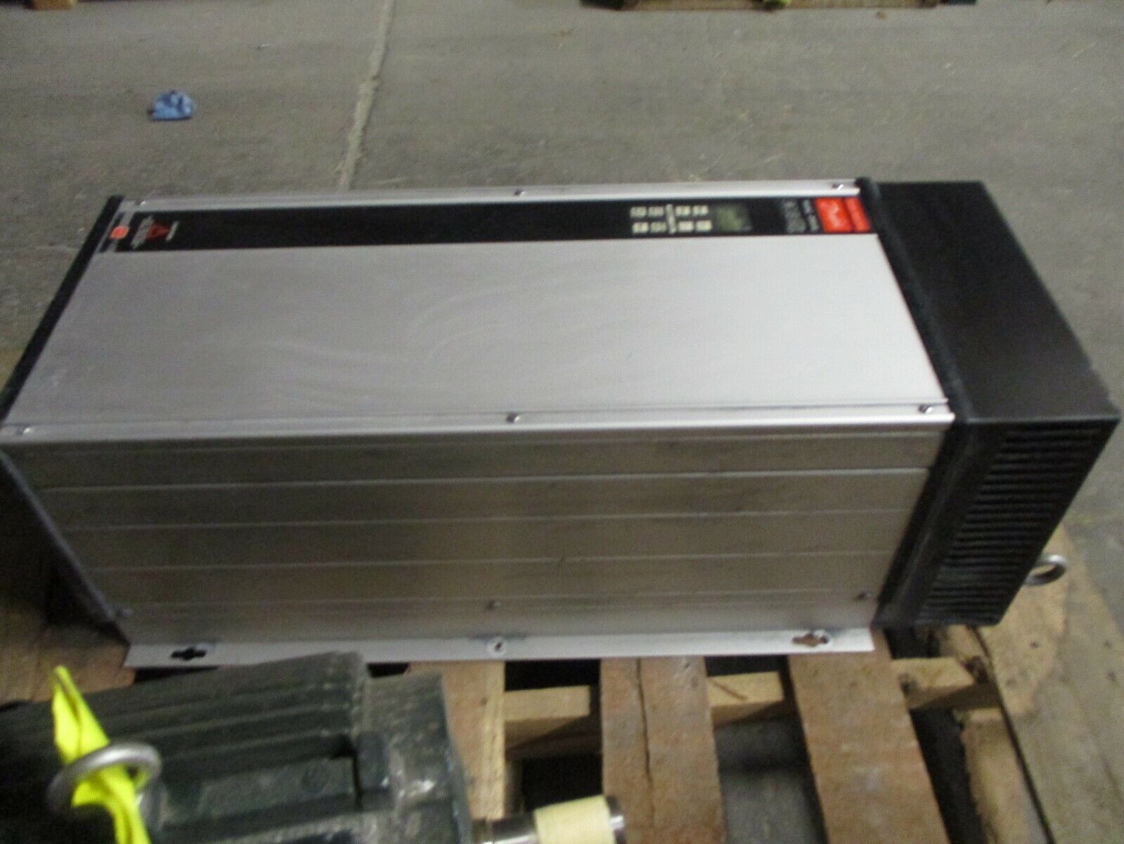 Danfoss VLT 3522 AC Drive 175H7363 20HP 3Ph Nema 12 Used