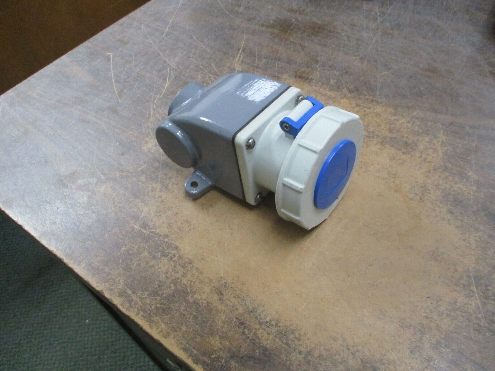 Russellstoll Receptacle w/ Base RS430R9W 30A 250V 3Ph Used