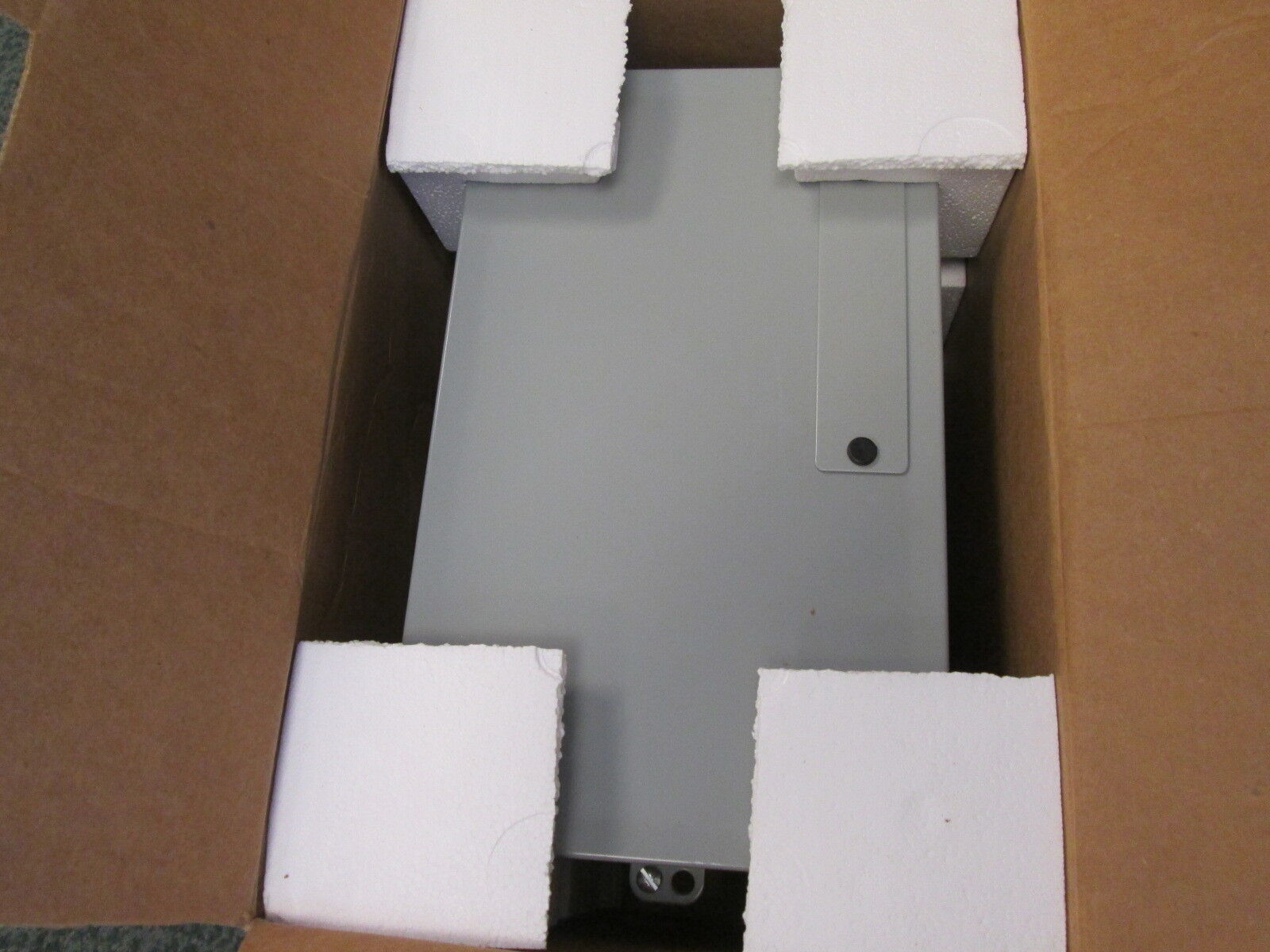 Eaton Enclosed Lighting Contator ECL03C1H6A 30A Type 1 Enclosure 6P New Surplus