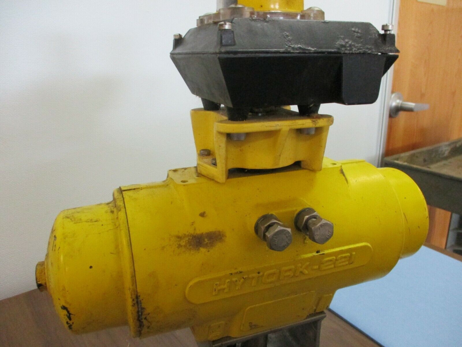 Hytork 221 Actuator w/ Accutrak Dual Display Monitor 116PSI Max Used