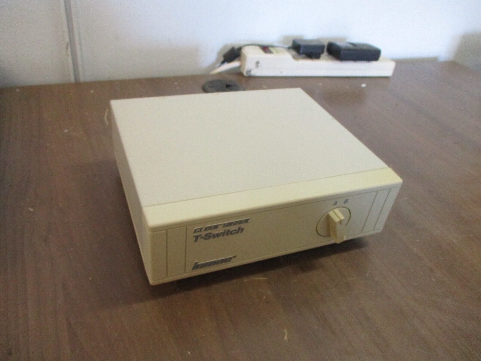 inmac Clear Signal T-Switch 1943 2-Device Used