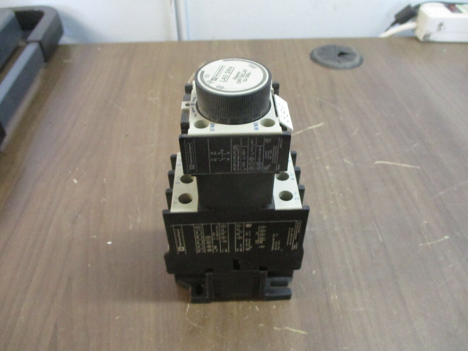 Telemecanique Time Delay Relay LA3 DR4 Off Delay: 10-180s 120V Coil 50A 600V