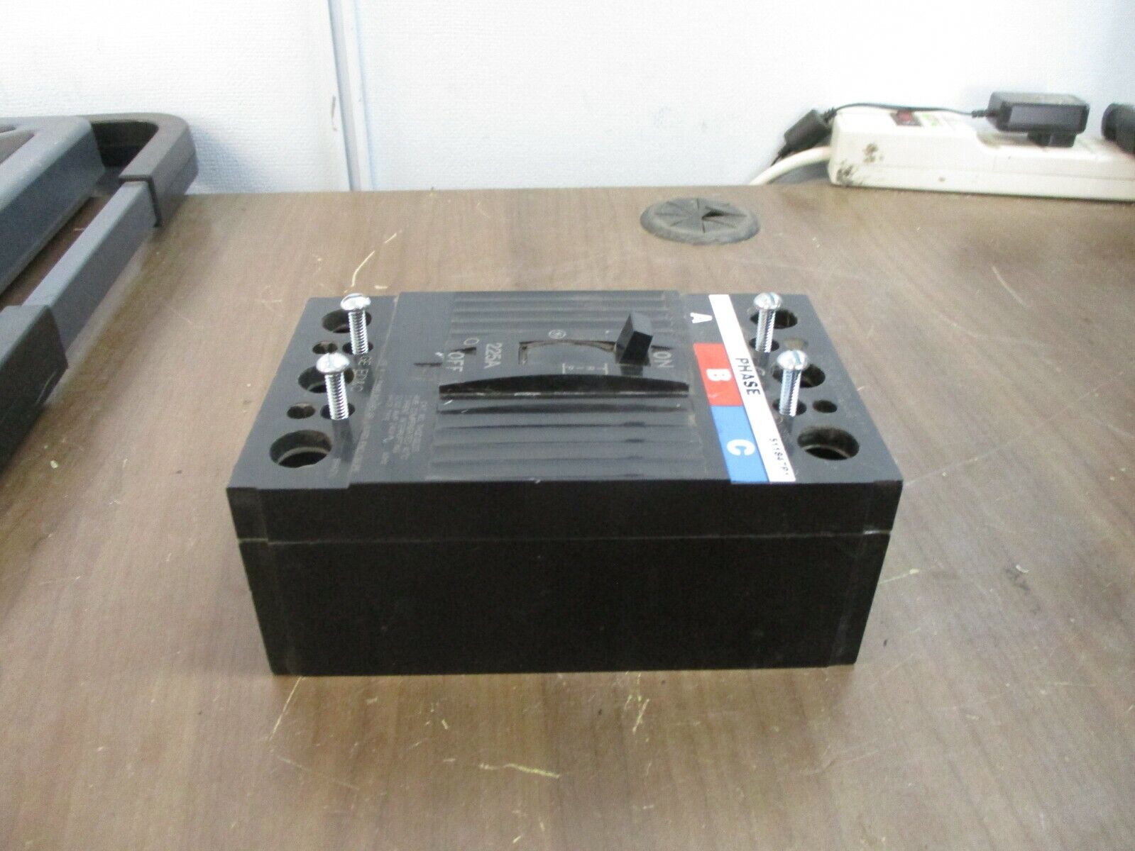 GE Circuit Breaker THQD32225 225A 240V 3P Used