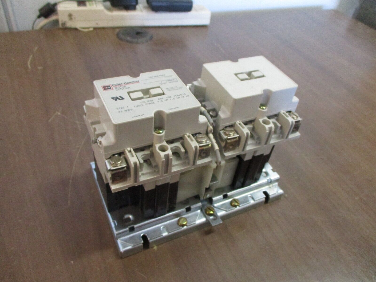 Cutler-Hammer Size 1 Reversing Contactor 7872A24G63 120V Coil 27A Used