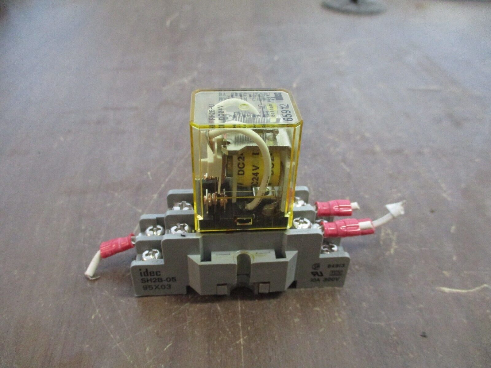 Idec Relay RH2B-U 24VDC *Lot of 2* Used