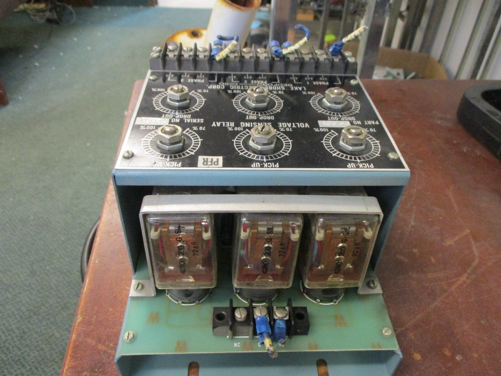 Lake Shore Electric Voltage Sensing Relay 06.331 3P 0-480V Used
