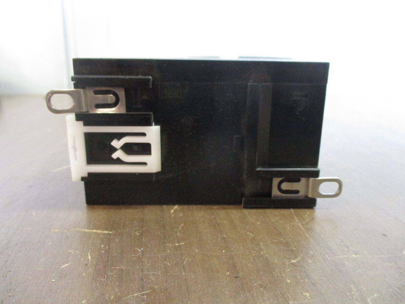 Eaton Power Supply ELC-PS02-2 Input: 100-240VAC 50/60Hz Output: 24VDC 2.0A Used